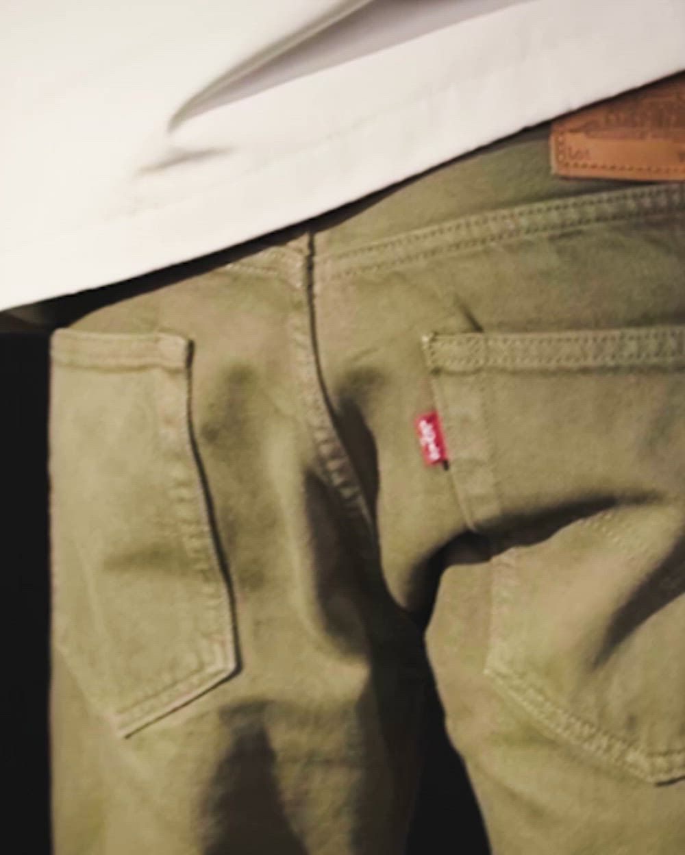 カーキ色 551™ Z Authentic Straight Jeans. Vintage style and a made-for-now fit.
