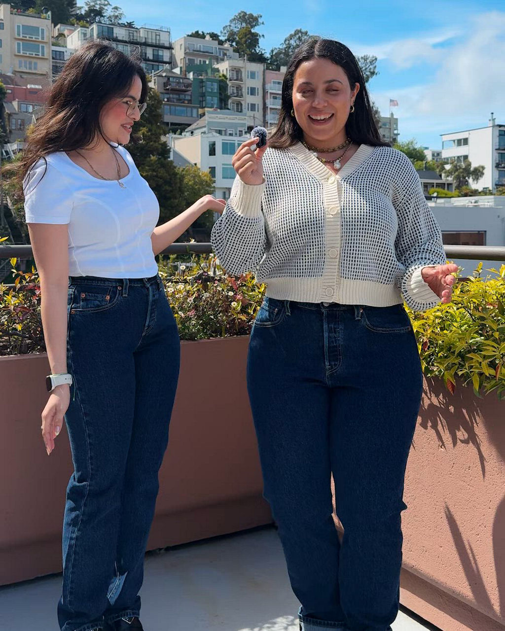 Video of in house fit models and designers in the 501® Curve jeans