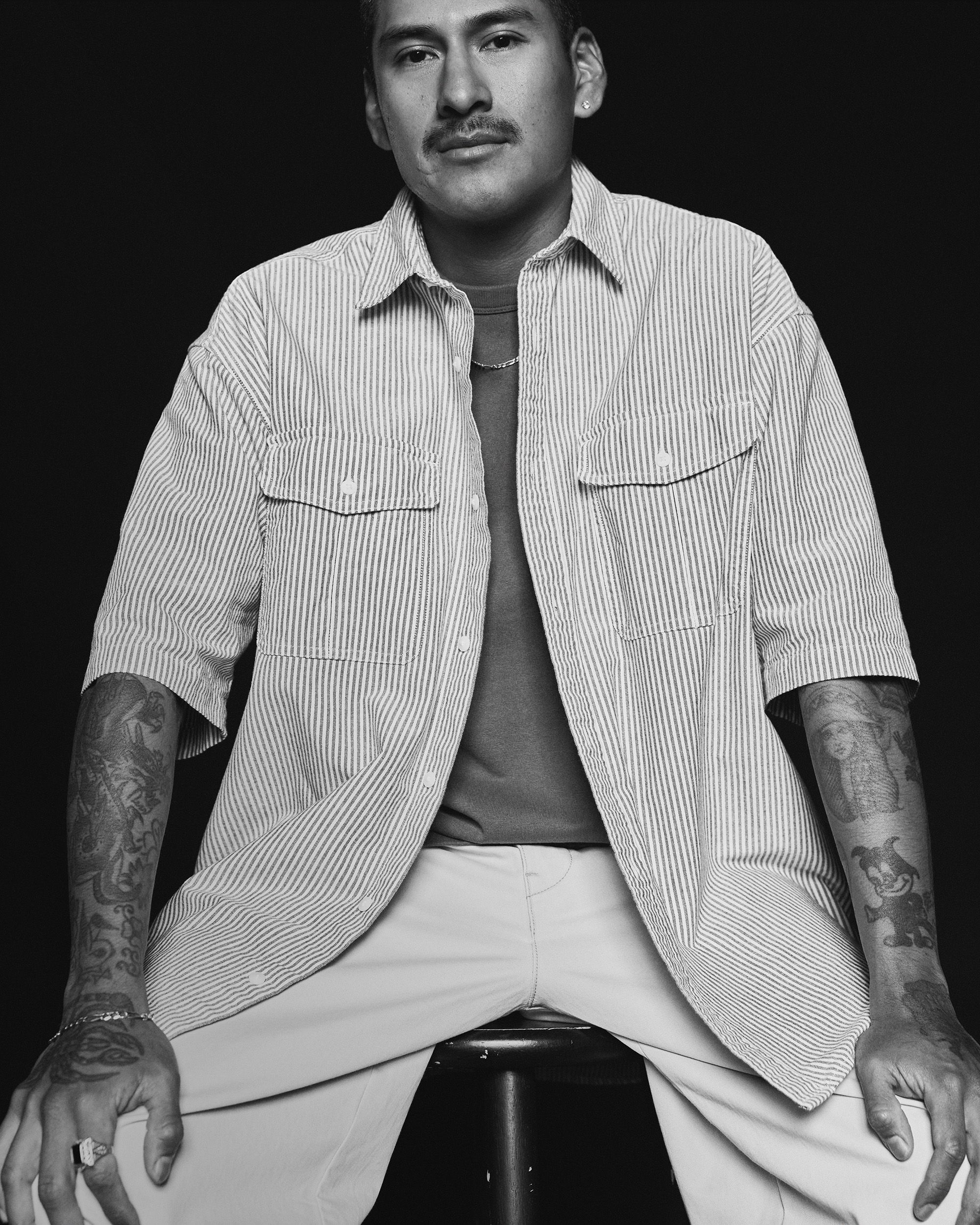 Model wearing XX Chino Baggy 