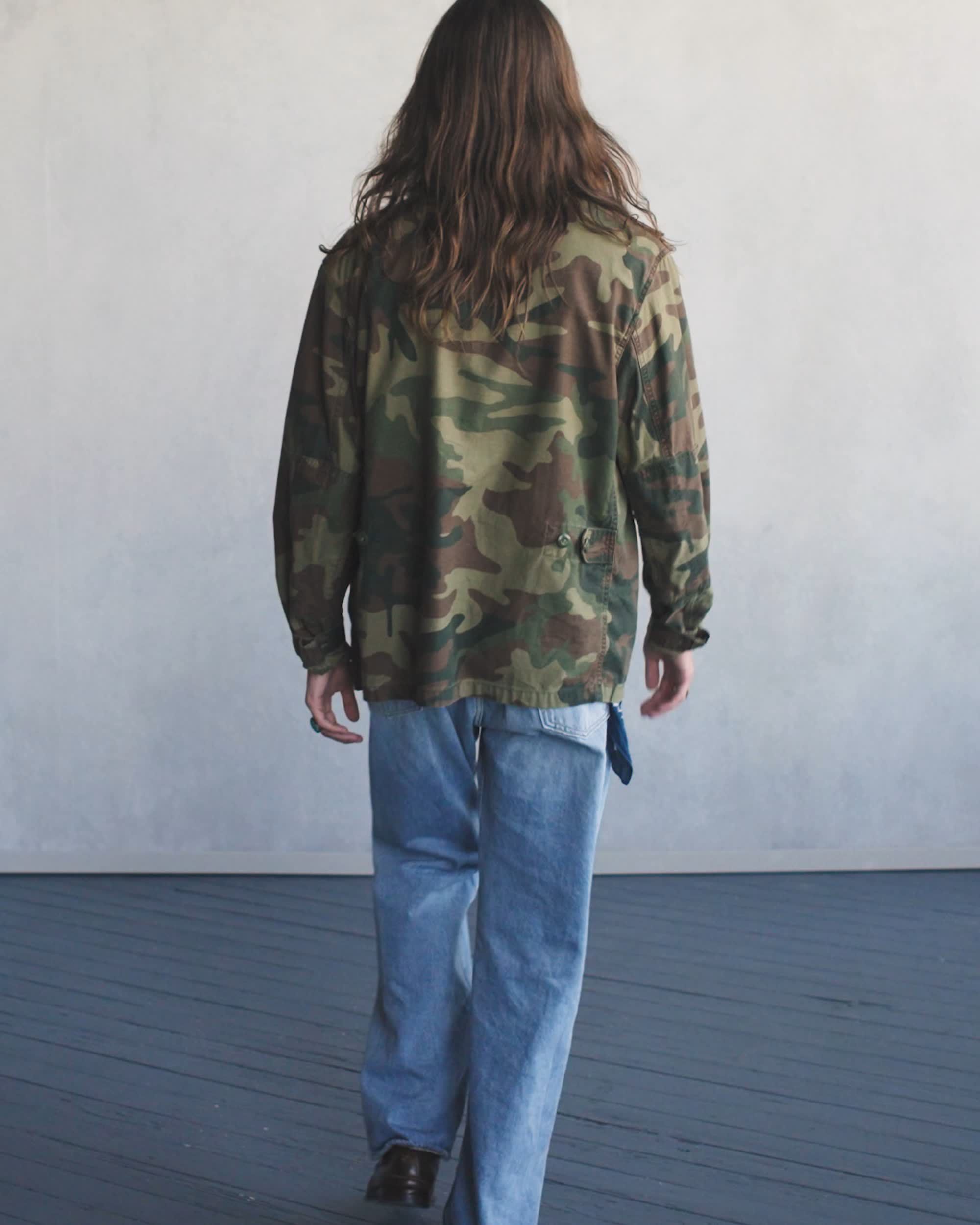 Model in The 501® Loose