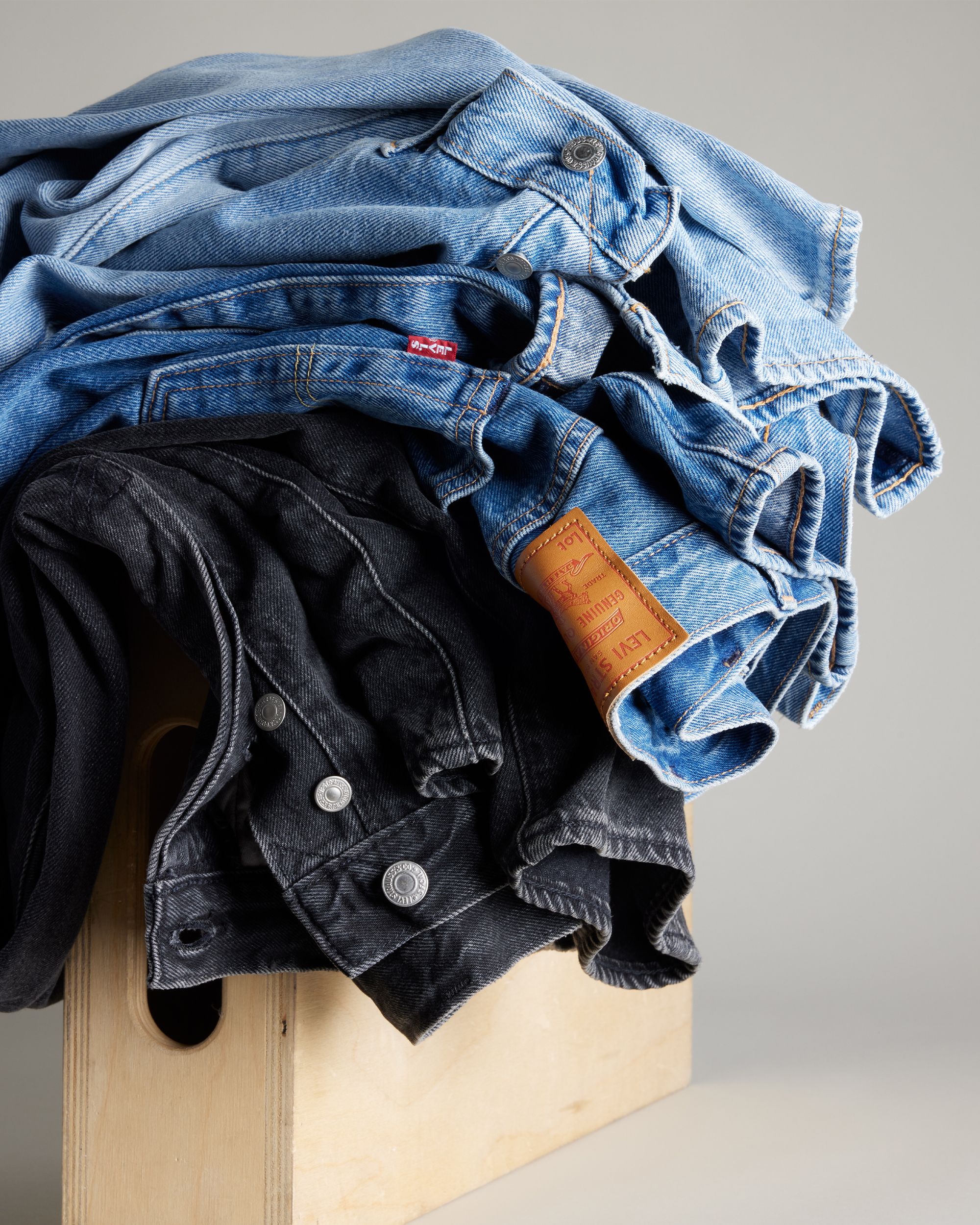 Models in spring lookbook fits