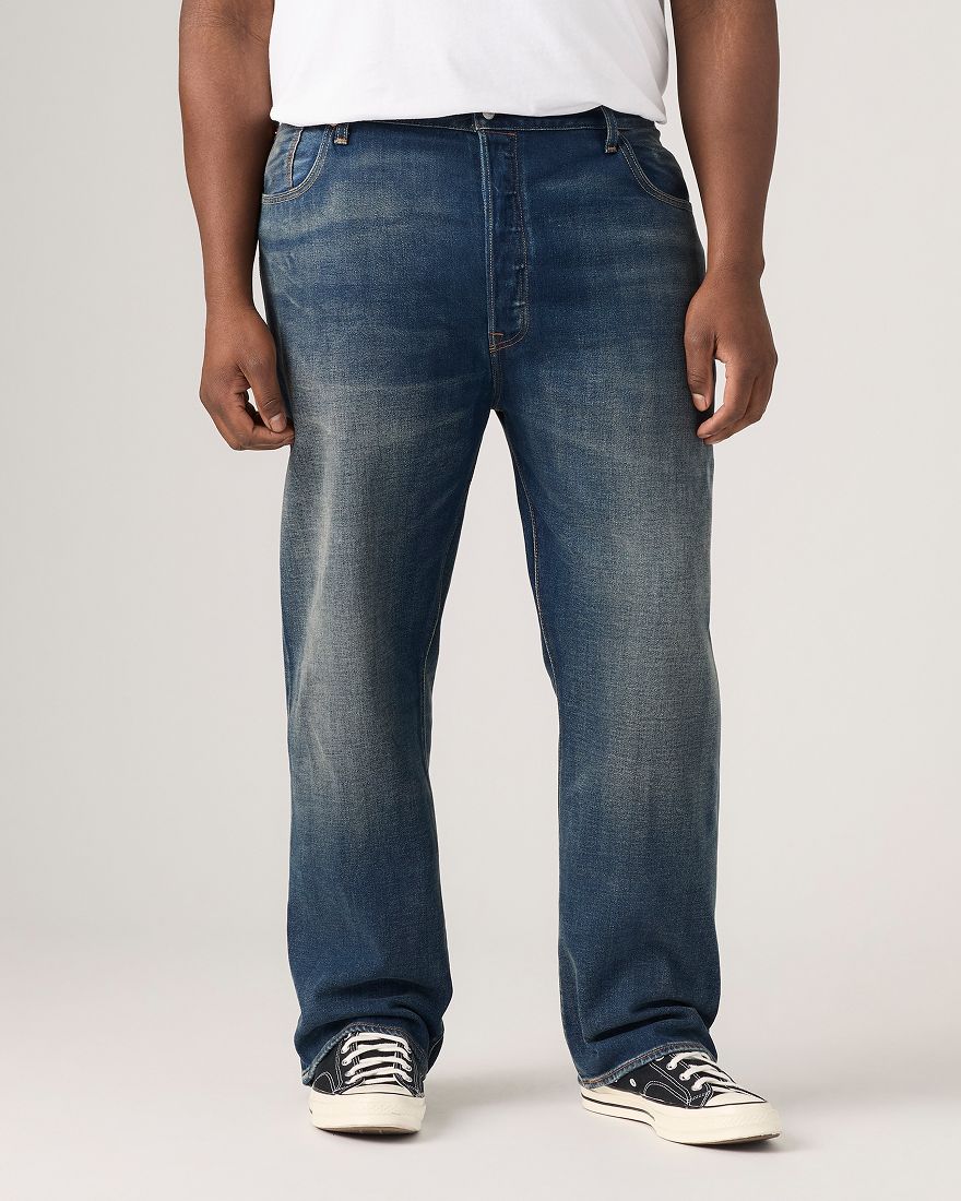 Male model wearing 501® Big and Tall jeans. 