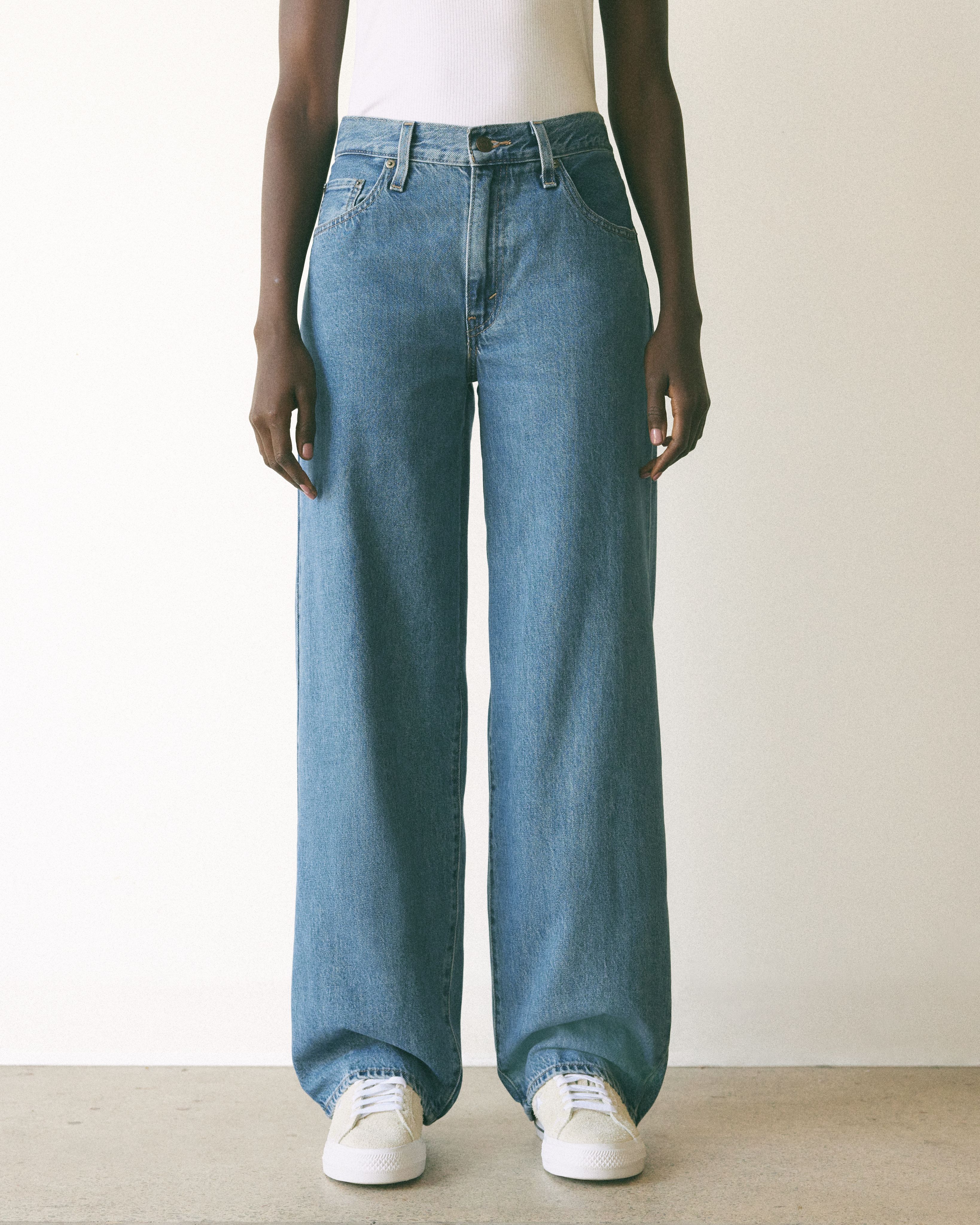 Female model wearing Loose & Baggy Jeans.