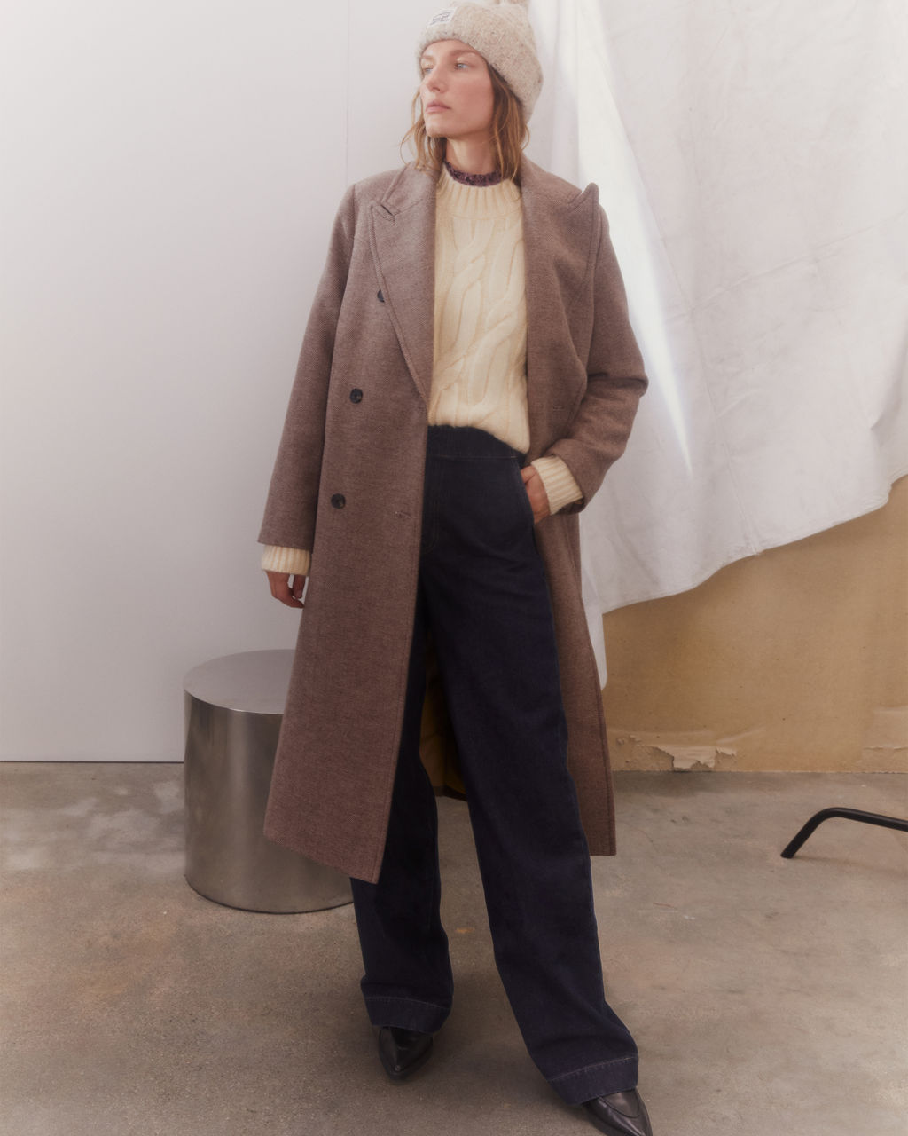 Woman wearing black shirt with denim jeans