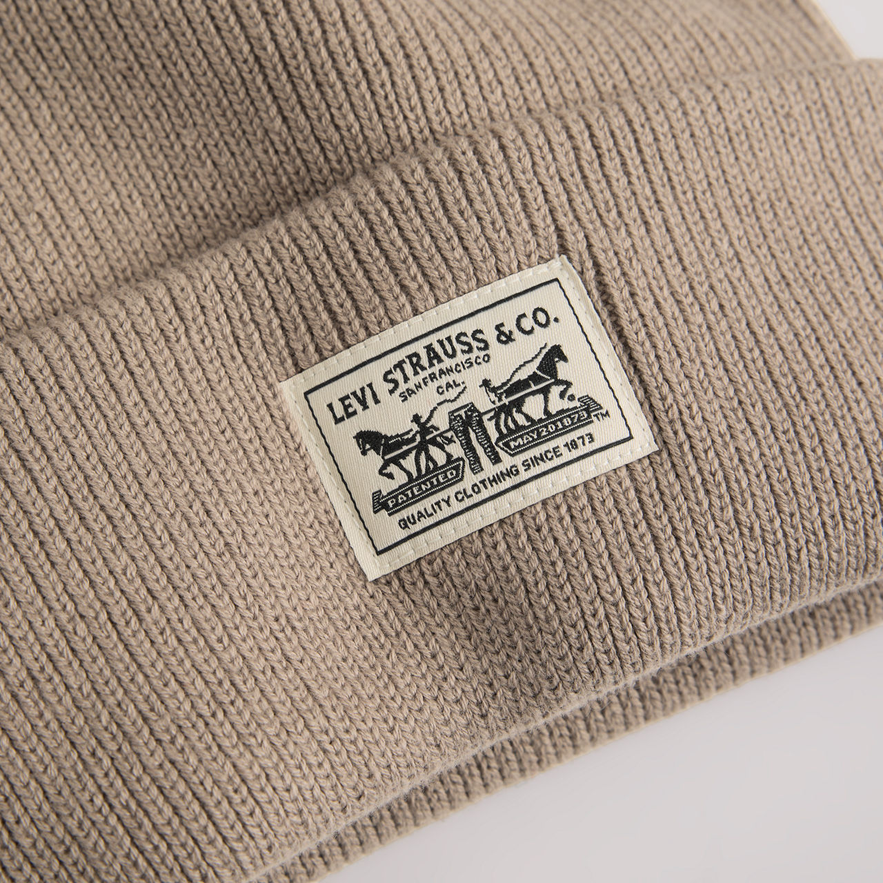 Tuque à appliqué arrière 5