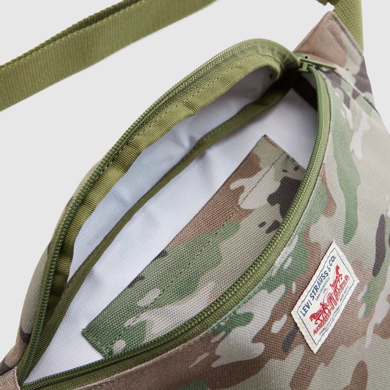 Levi's® Duboce Sling 4