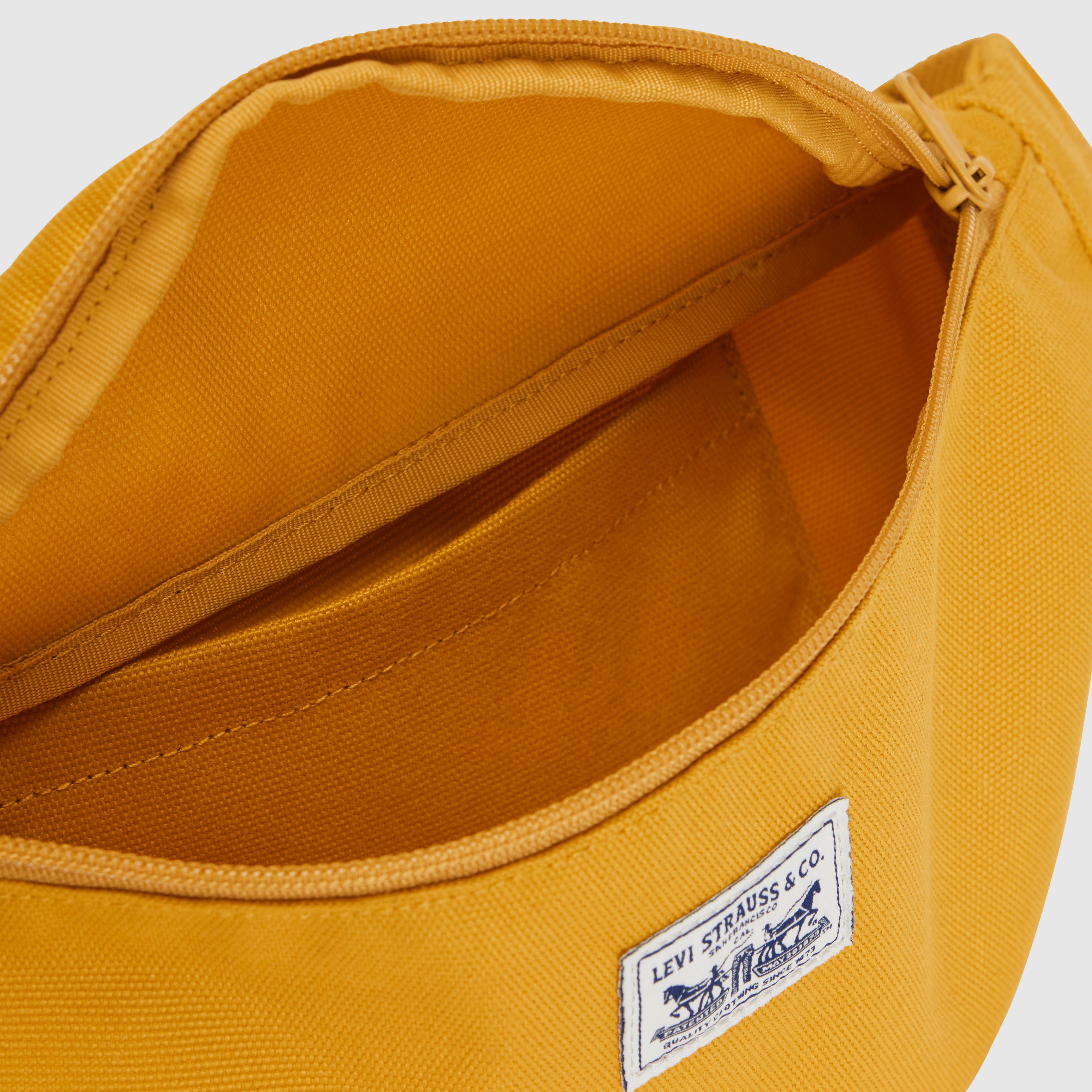 Levi's® Duboce Sling Bag 5