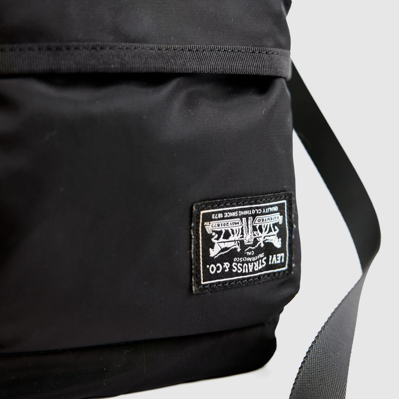 Levi's® Mission Bay Crossbody Pouch 4