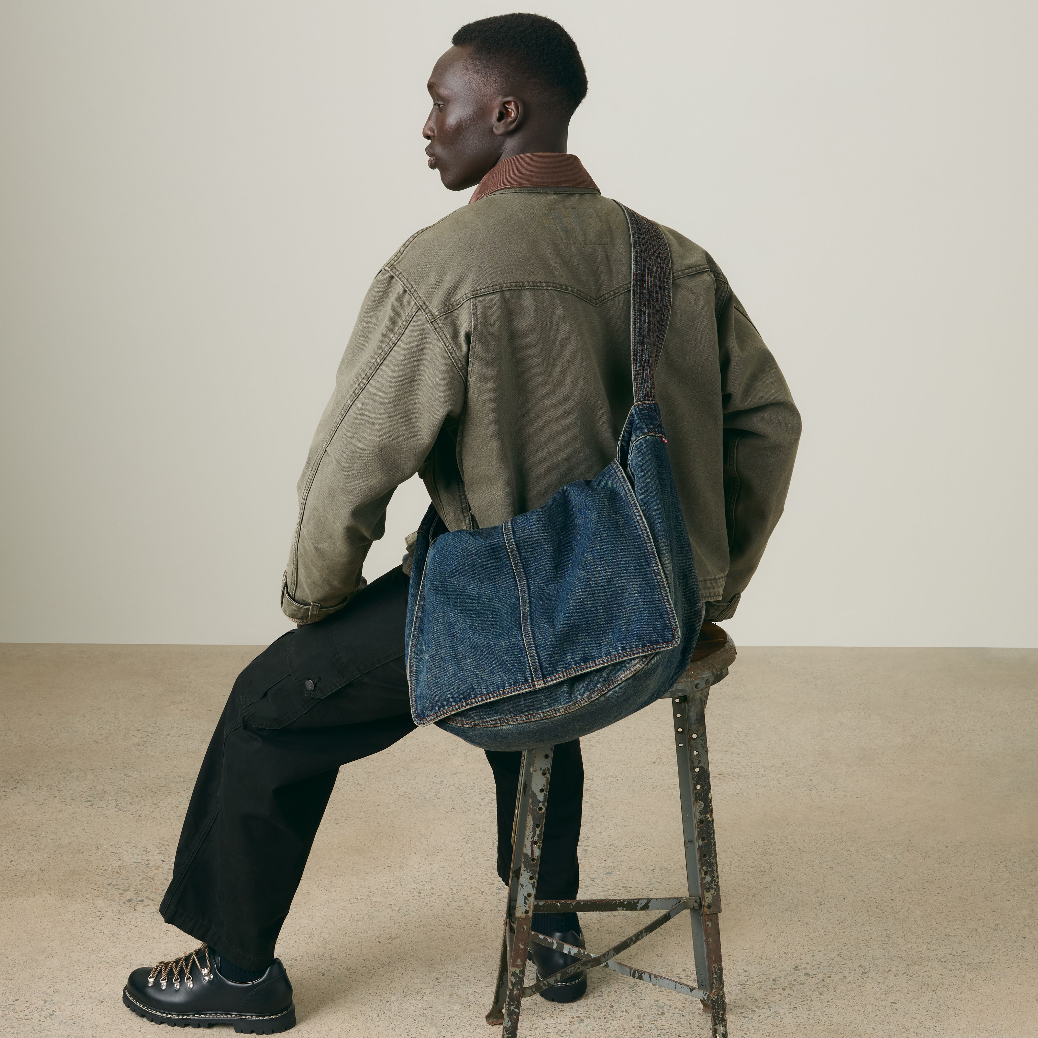 Levi's® Oliver Mail Bag 2