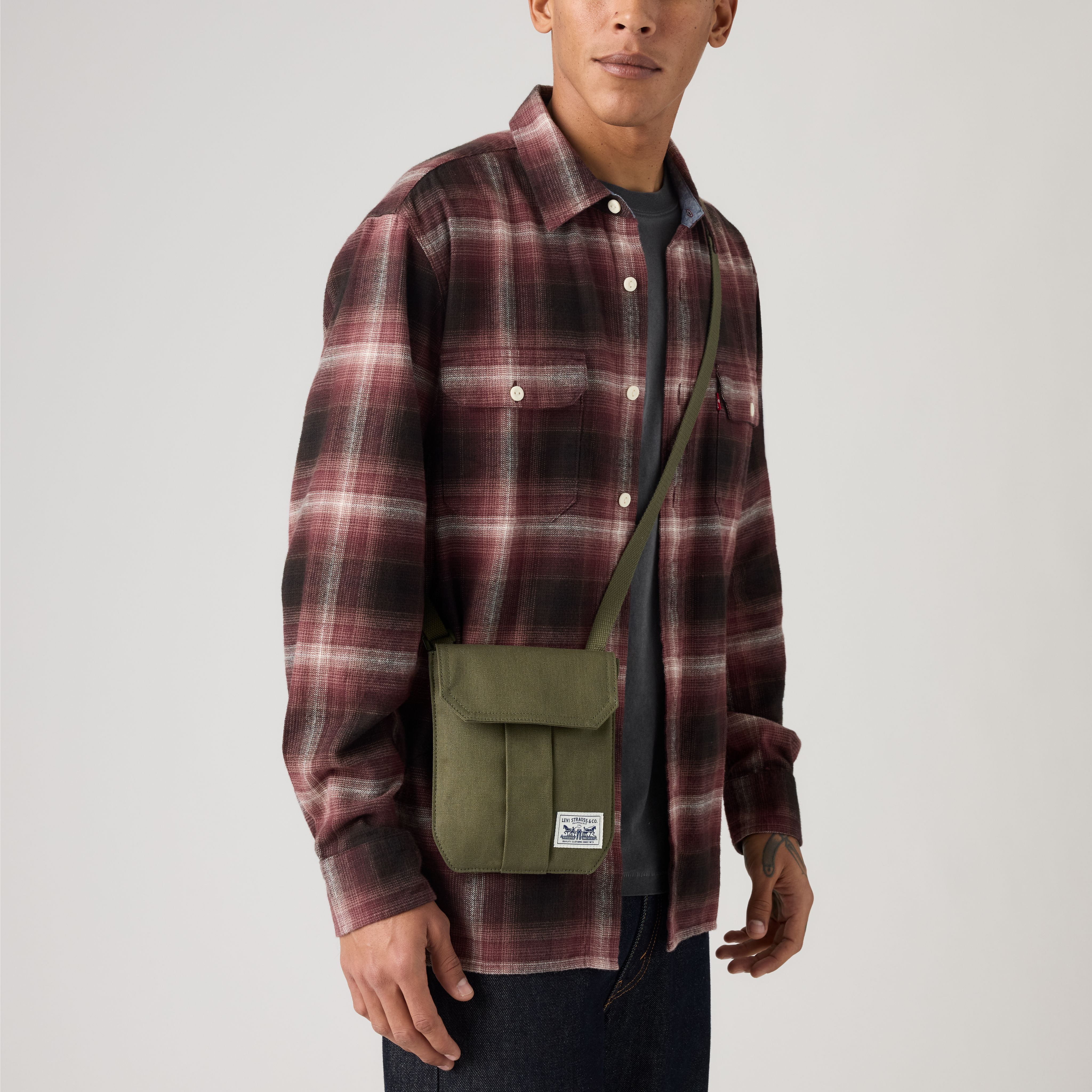 Duboce Crossbody Pouch 11