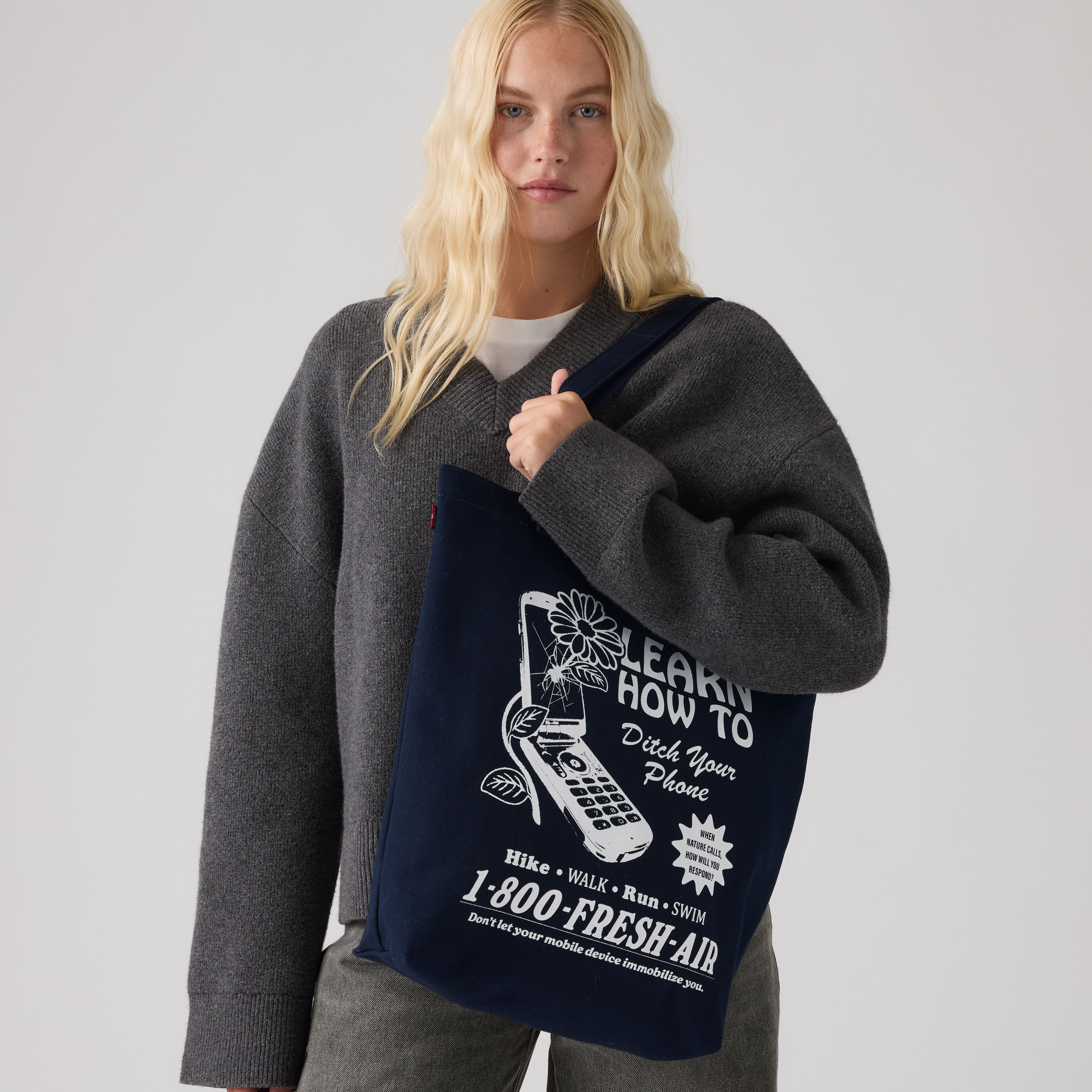 Levi's® Graphic Tote 1