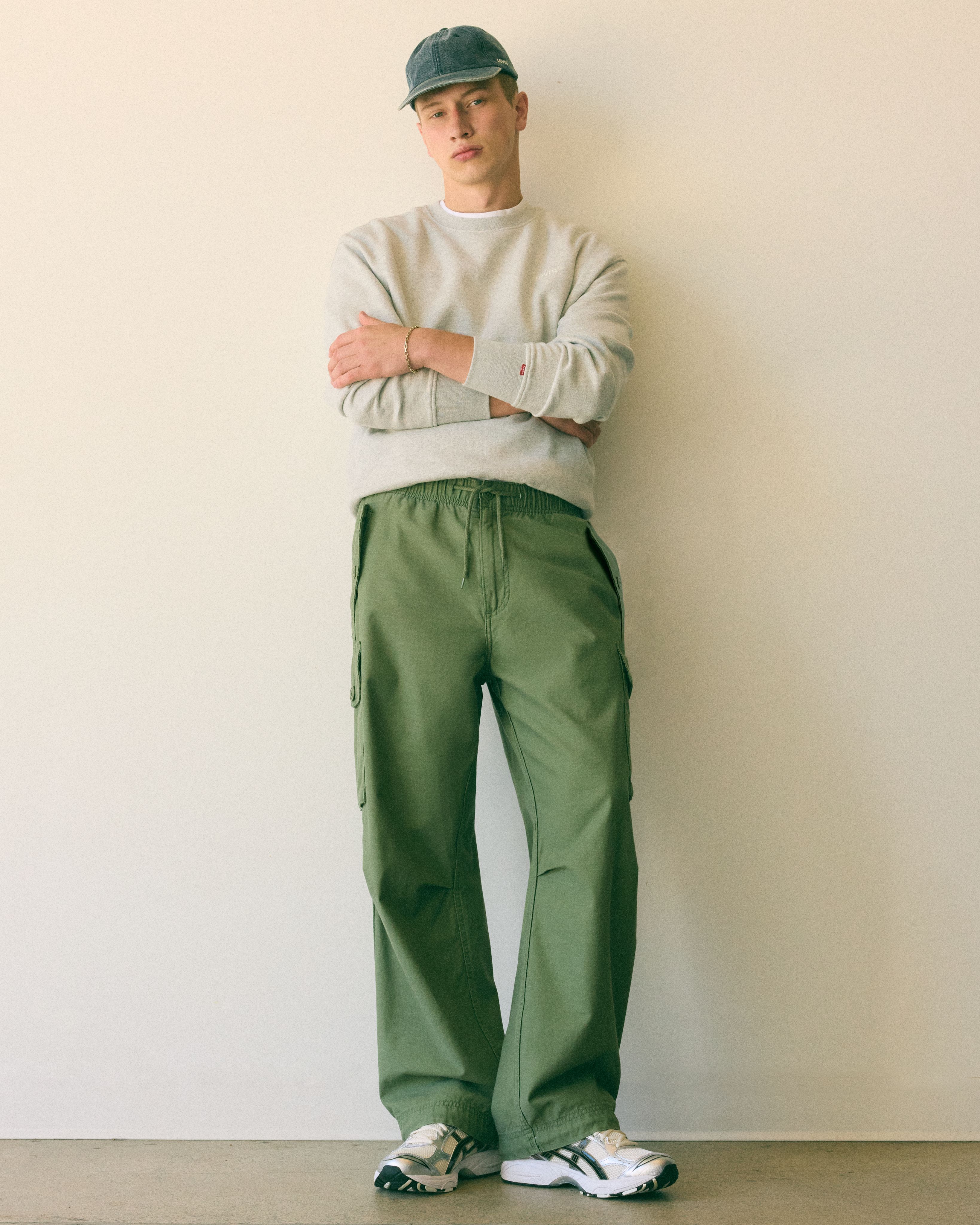 Model wearing grey sweatpants.