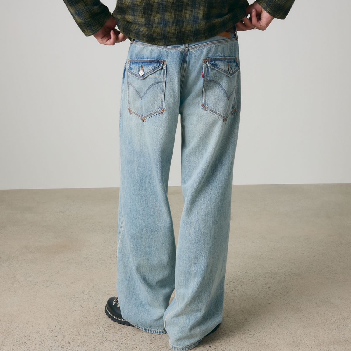 Twisted Baggy Wide-Leg Men's Jeans — With A Twist - Light Wash