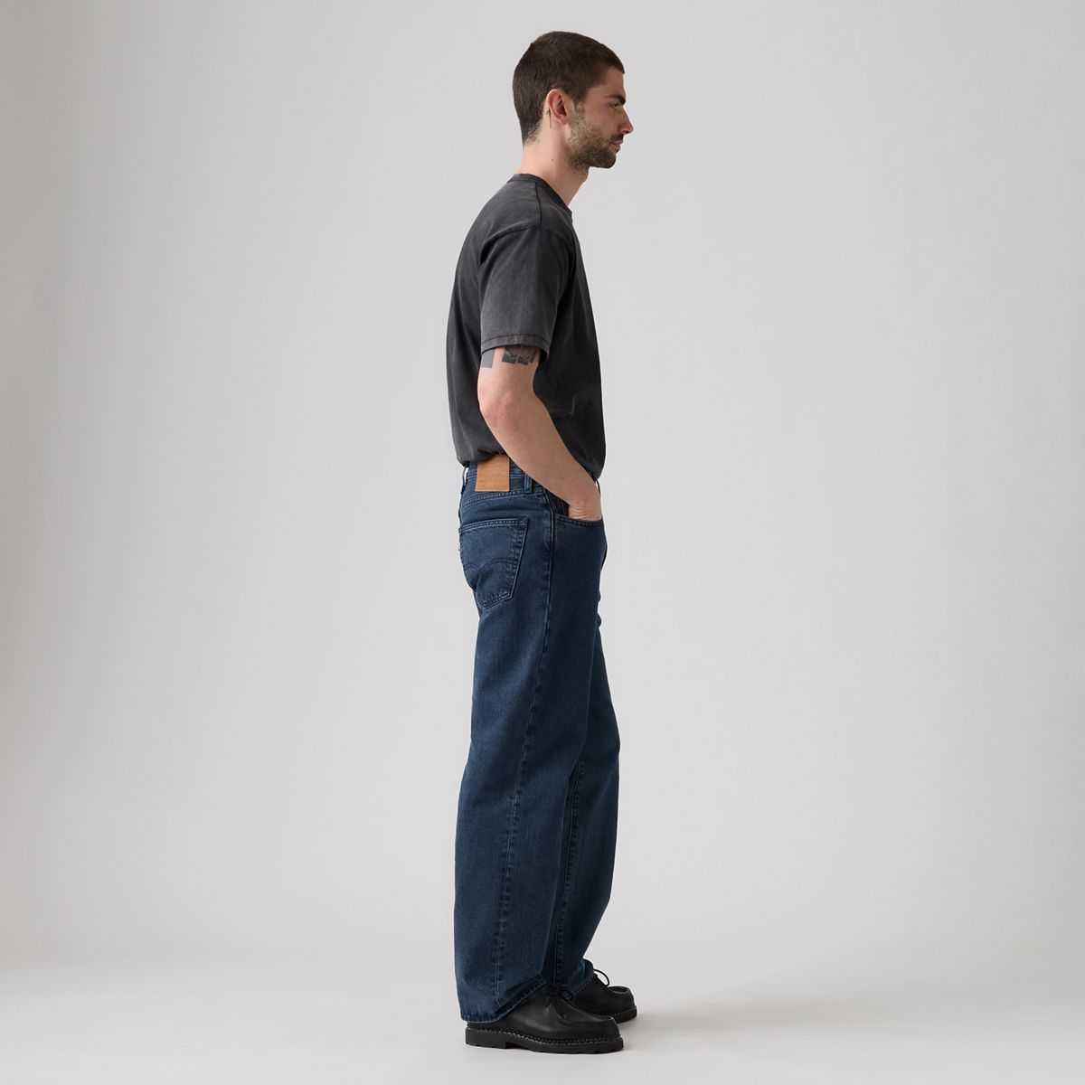 568™ Loose Straight Men's Jeans — Looking Up - Blue