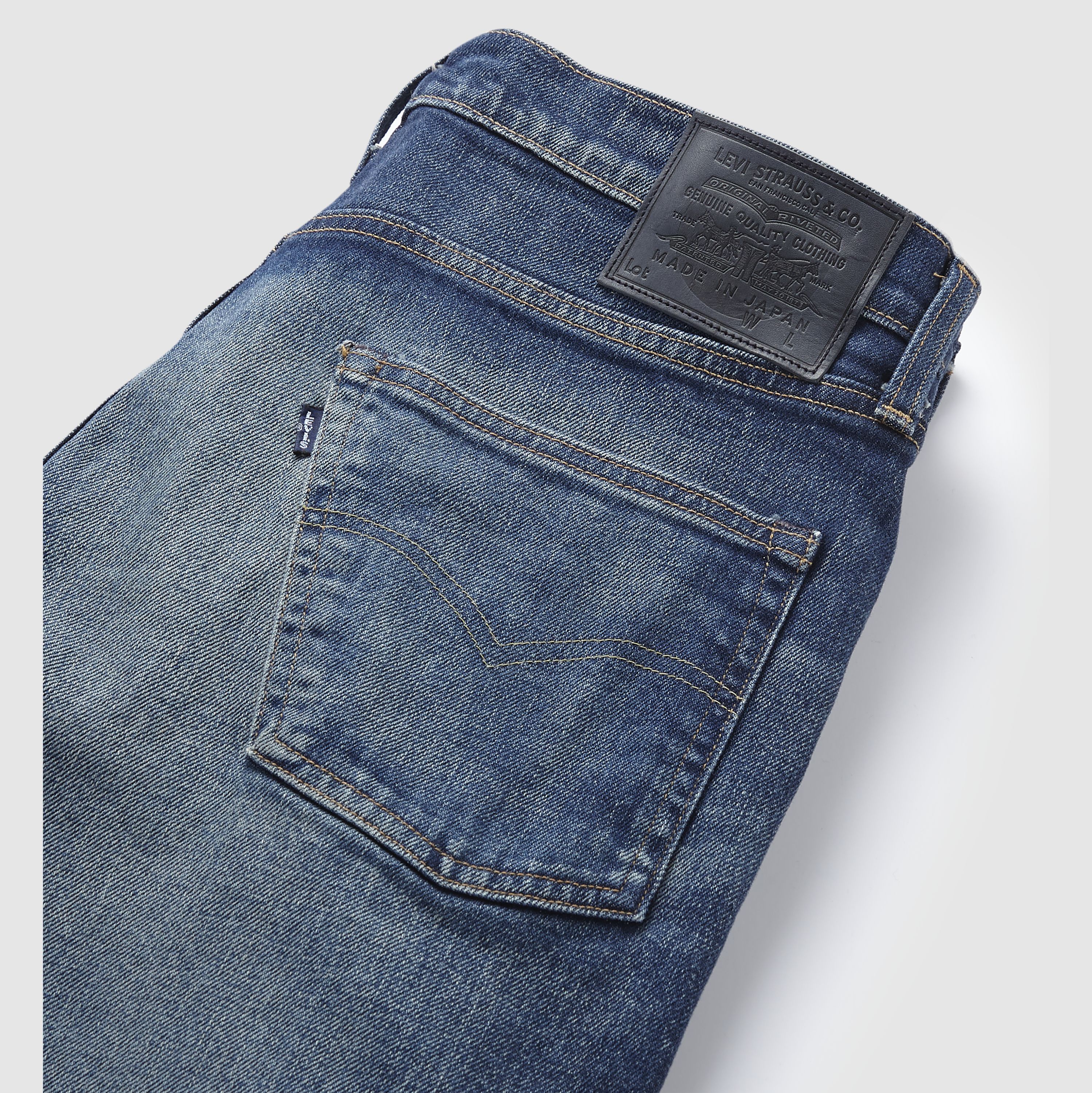 Made In Japan 502™ Taper Fit Selvedge Men's Jeans - Medium Wash