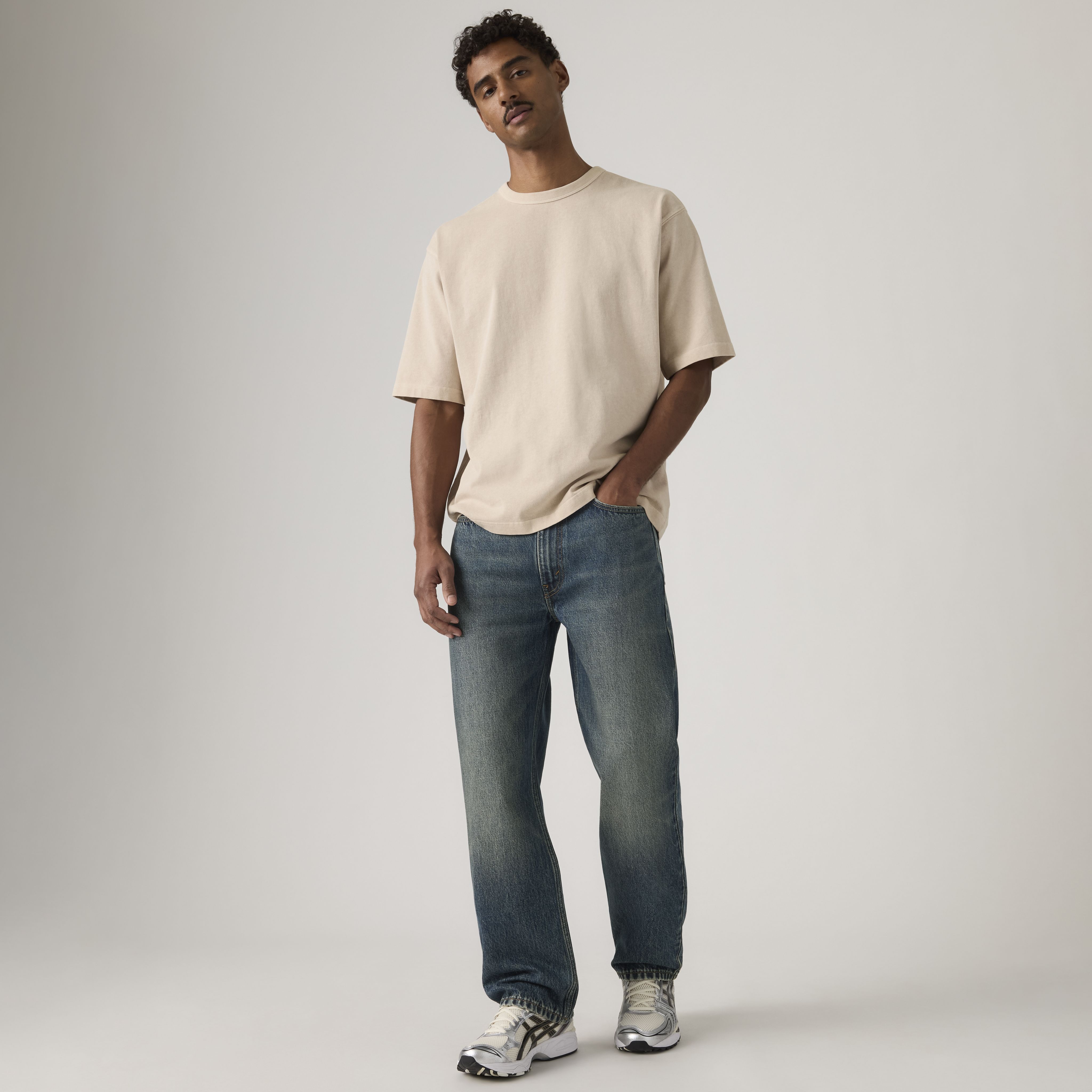 565™ Loose Straight Jeans 2