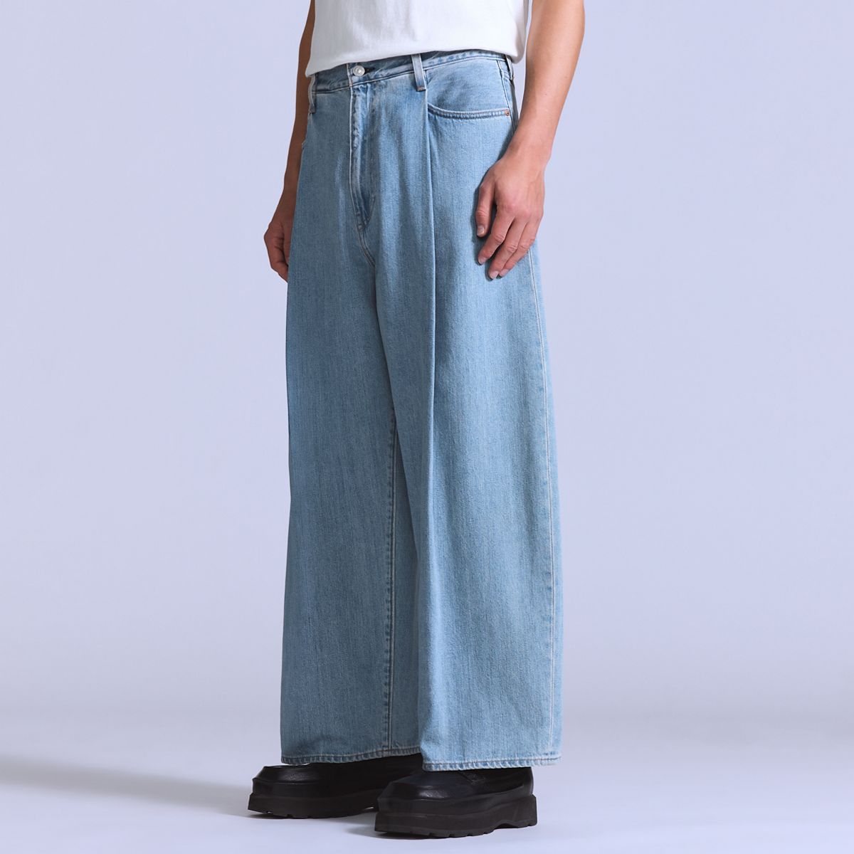 Wide Pleated Crop Men's Jeans — Moj Al Paso - Light Wash