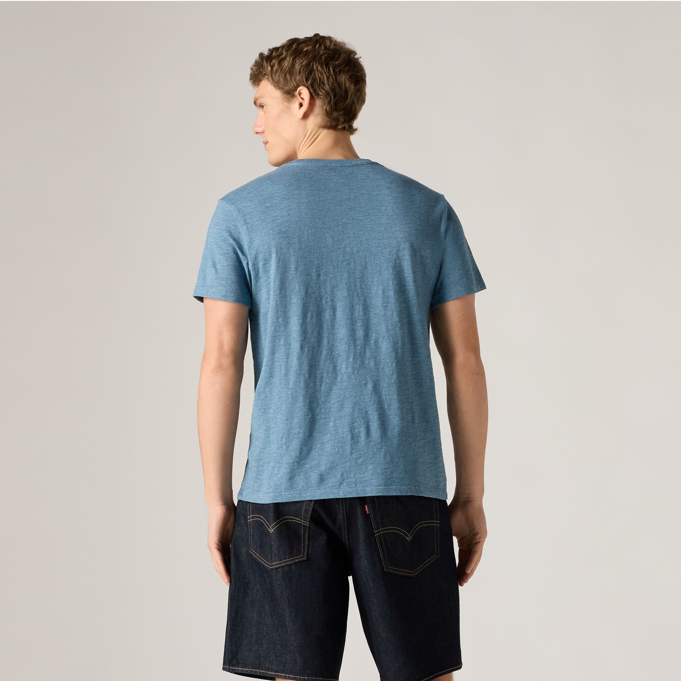 T-shirt à poche classique 6