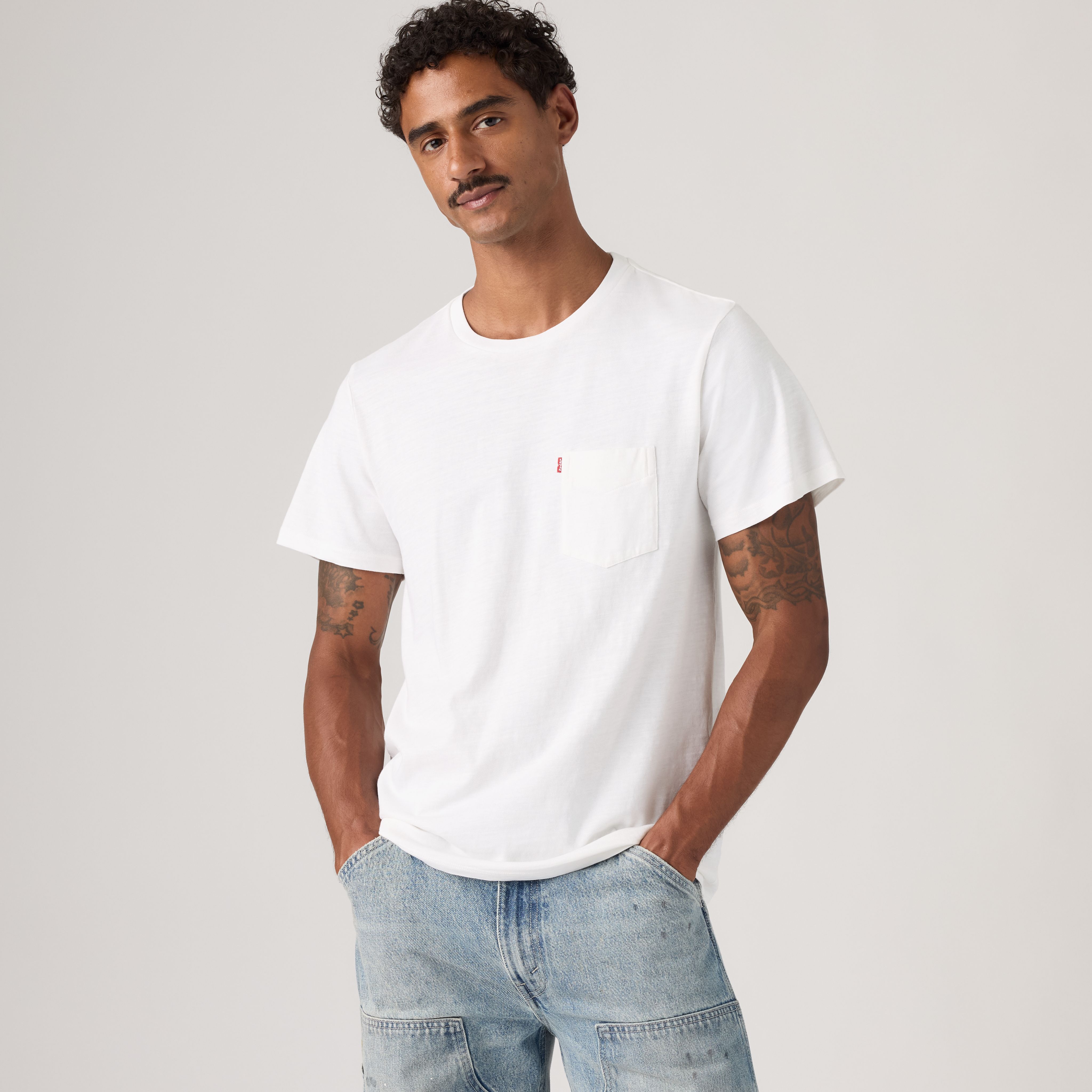 T-shirt à poche classique 1