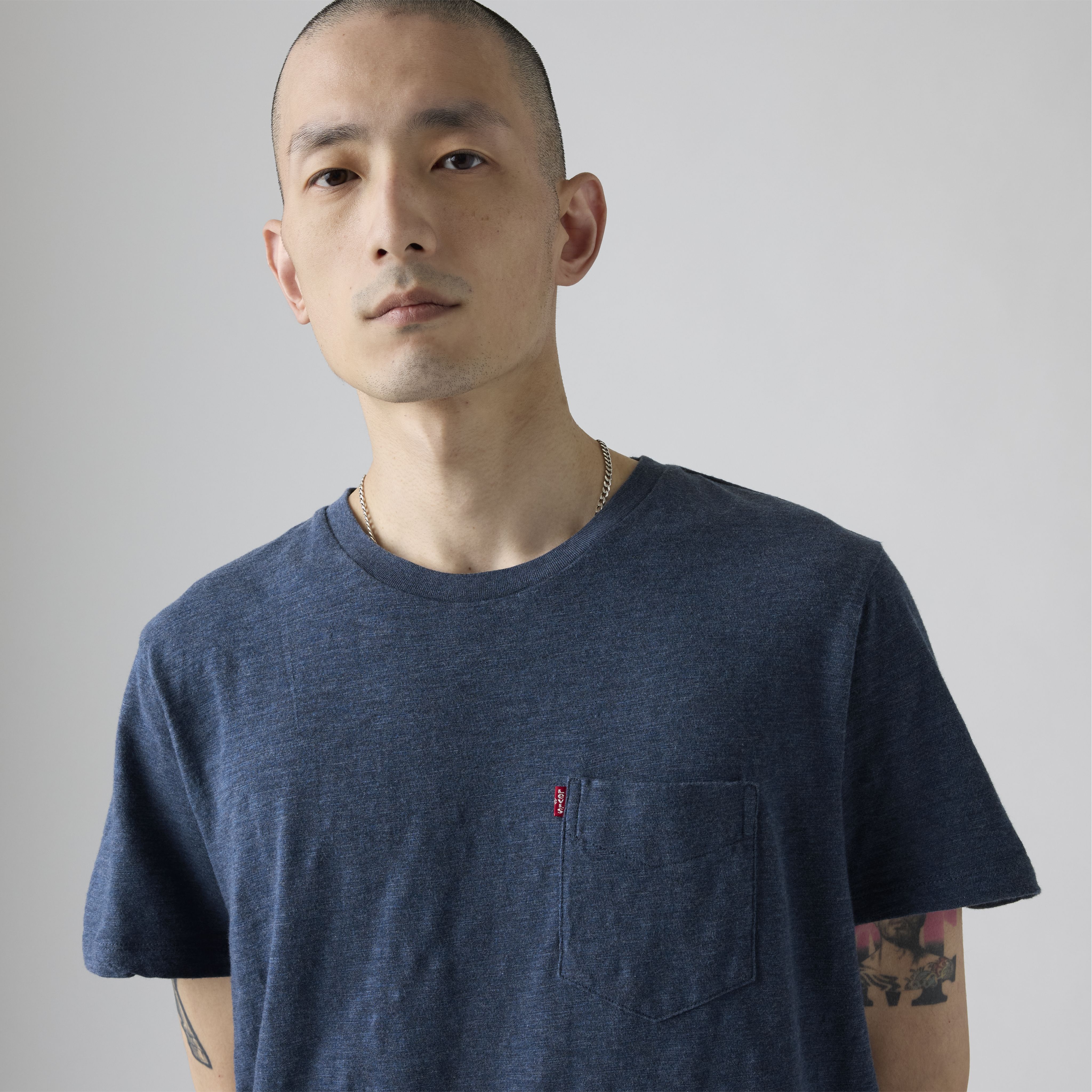 T-shirt à poche classique 4