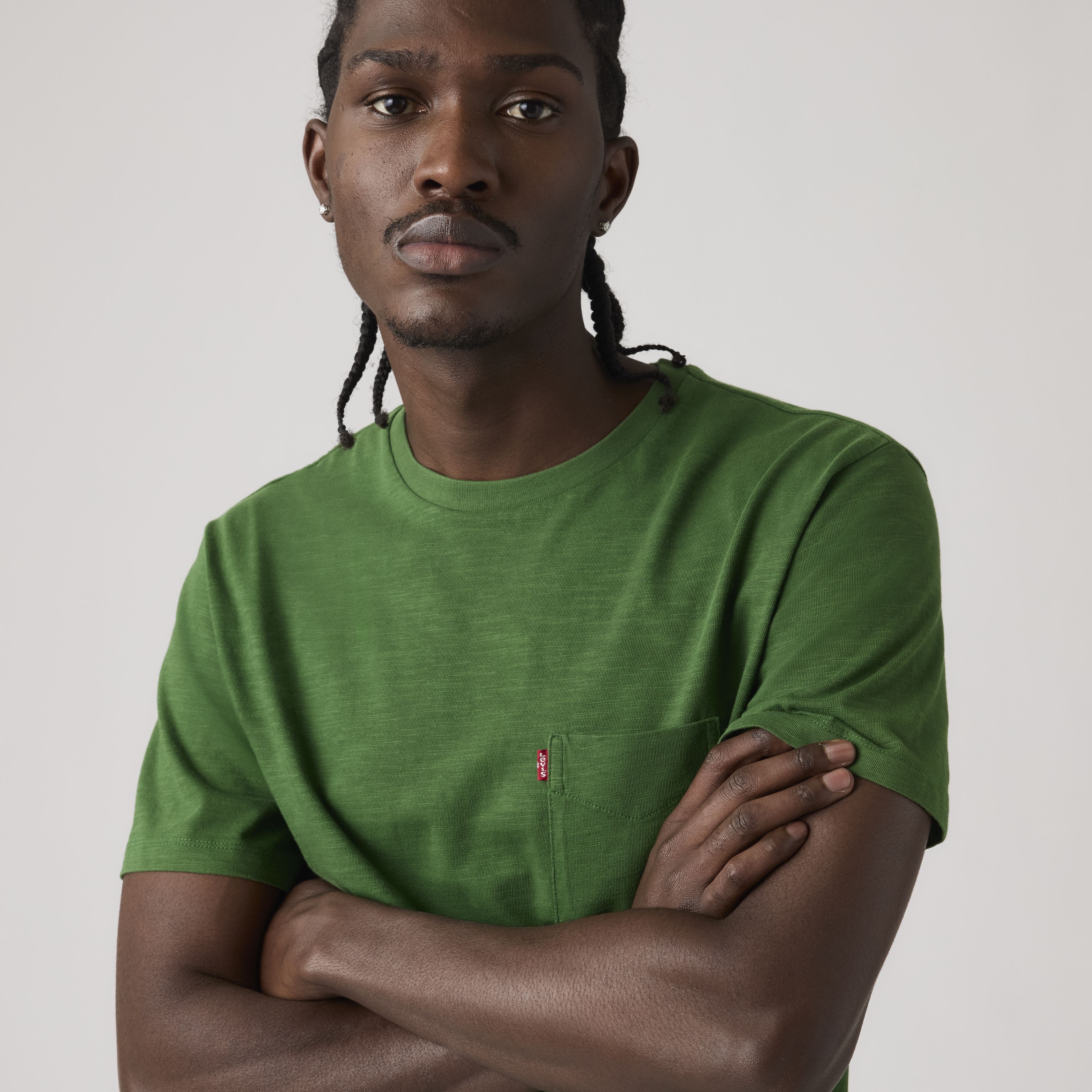 Classic T-shirt met zak 2