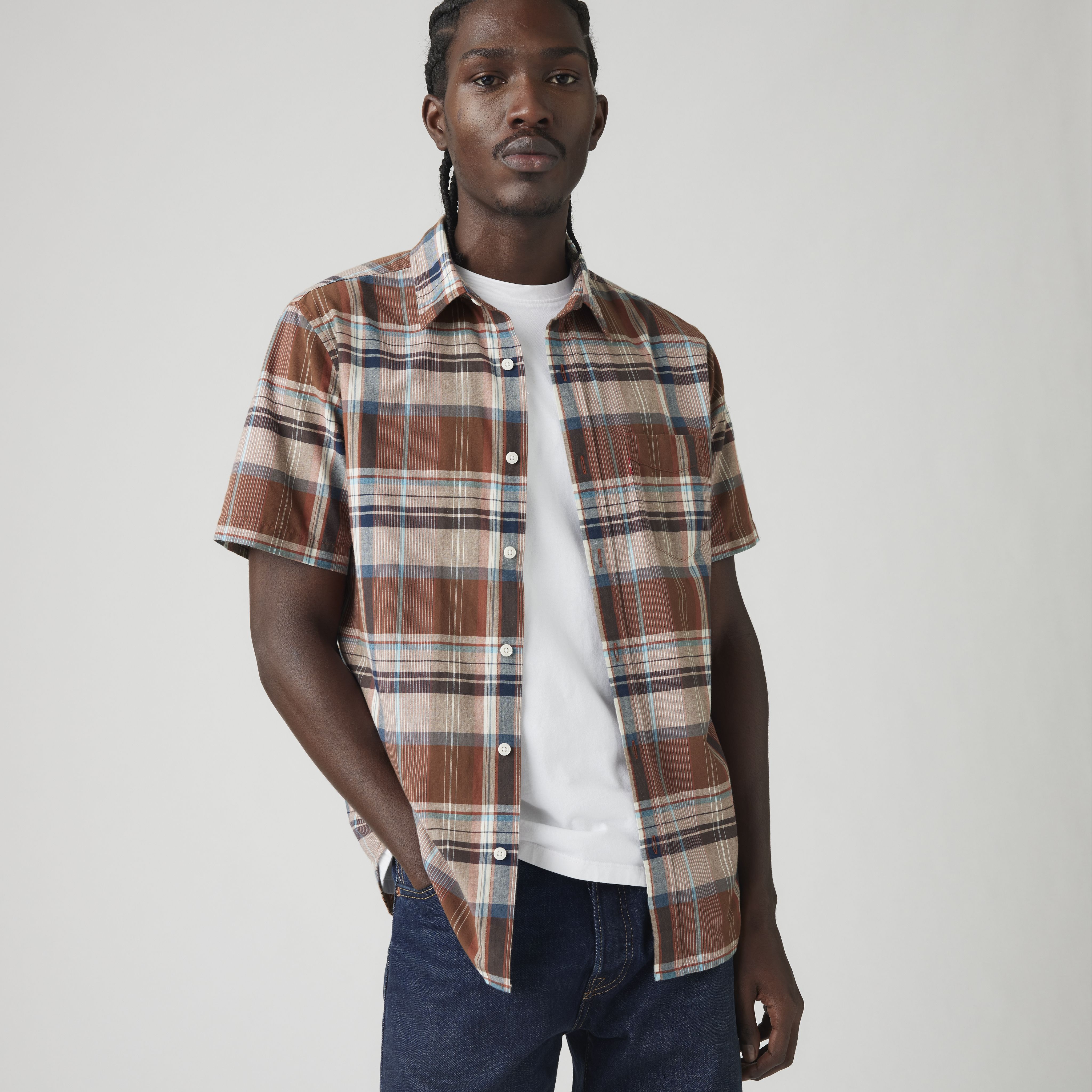 Short-Sleeve Classic One Pocket Standard Fit Shirt 1