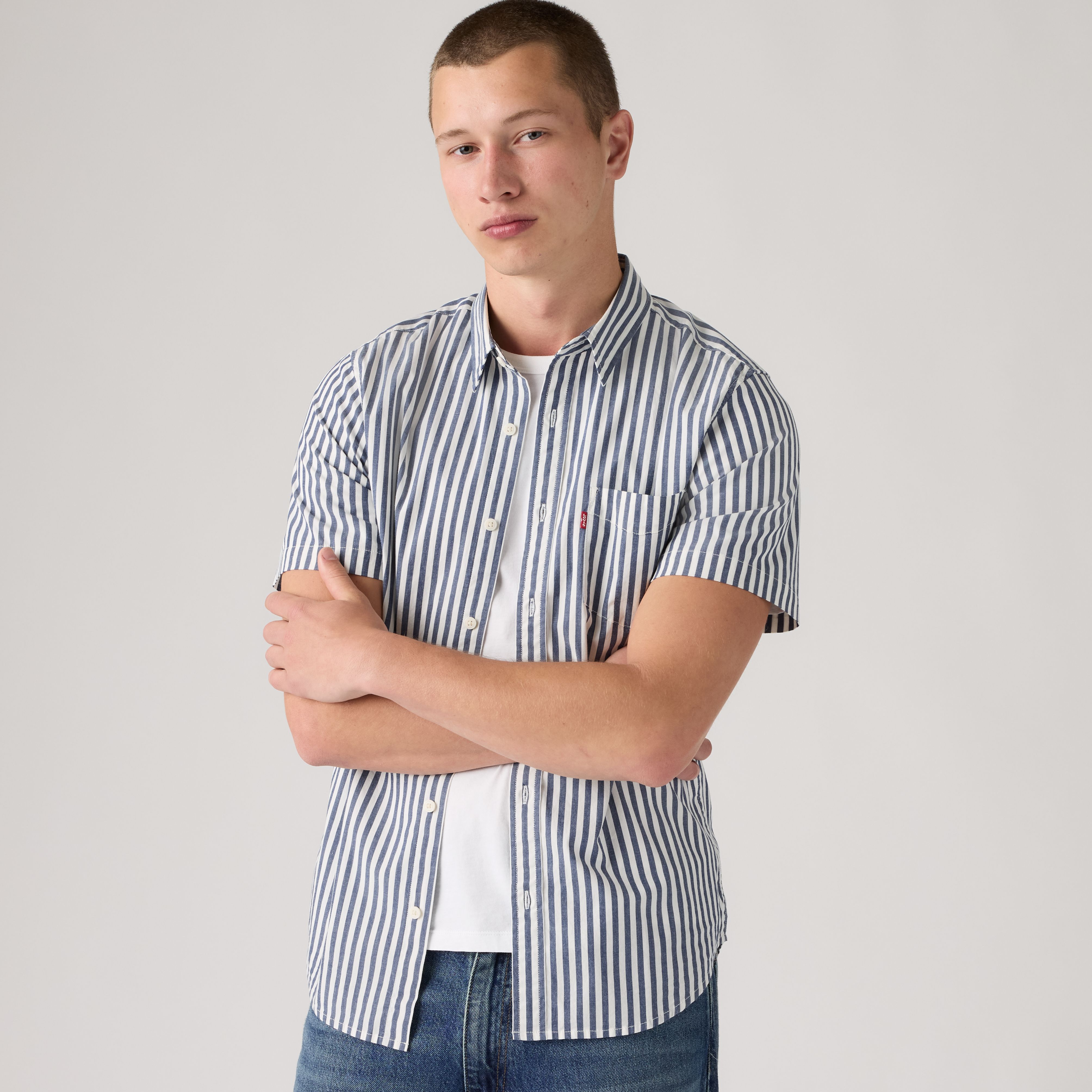 Classic One Pocket Standard Short-Sleeve Shirt 1
