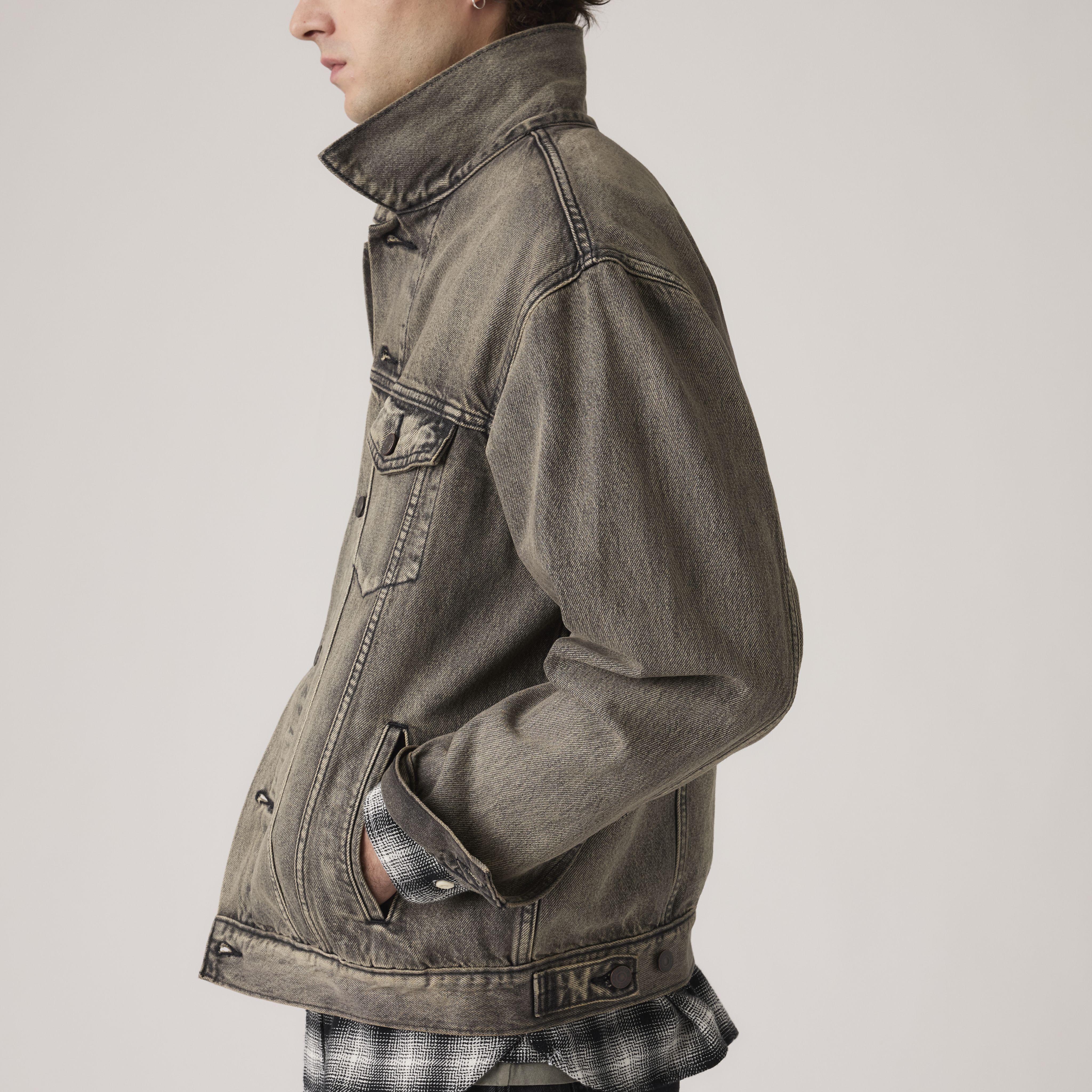 Relaxed Fit Trucker Jacket 2