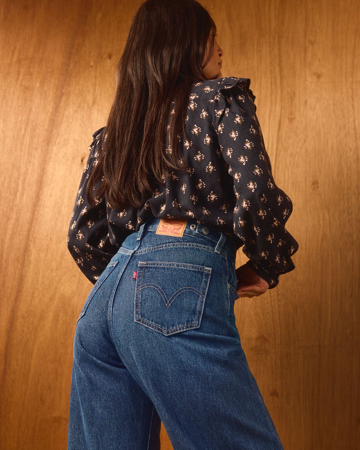 Model in the cinch baggy