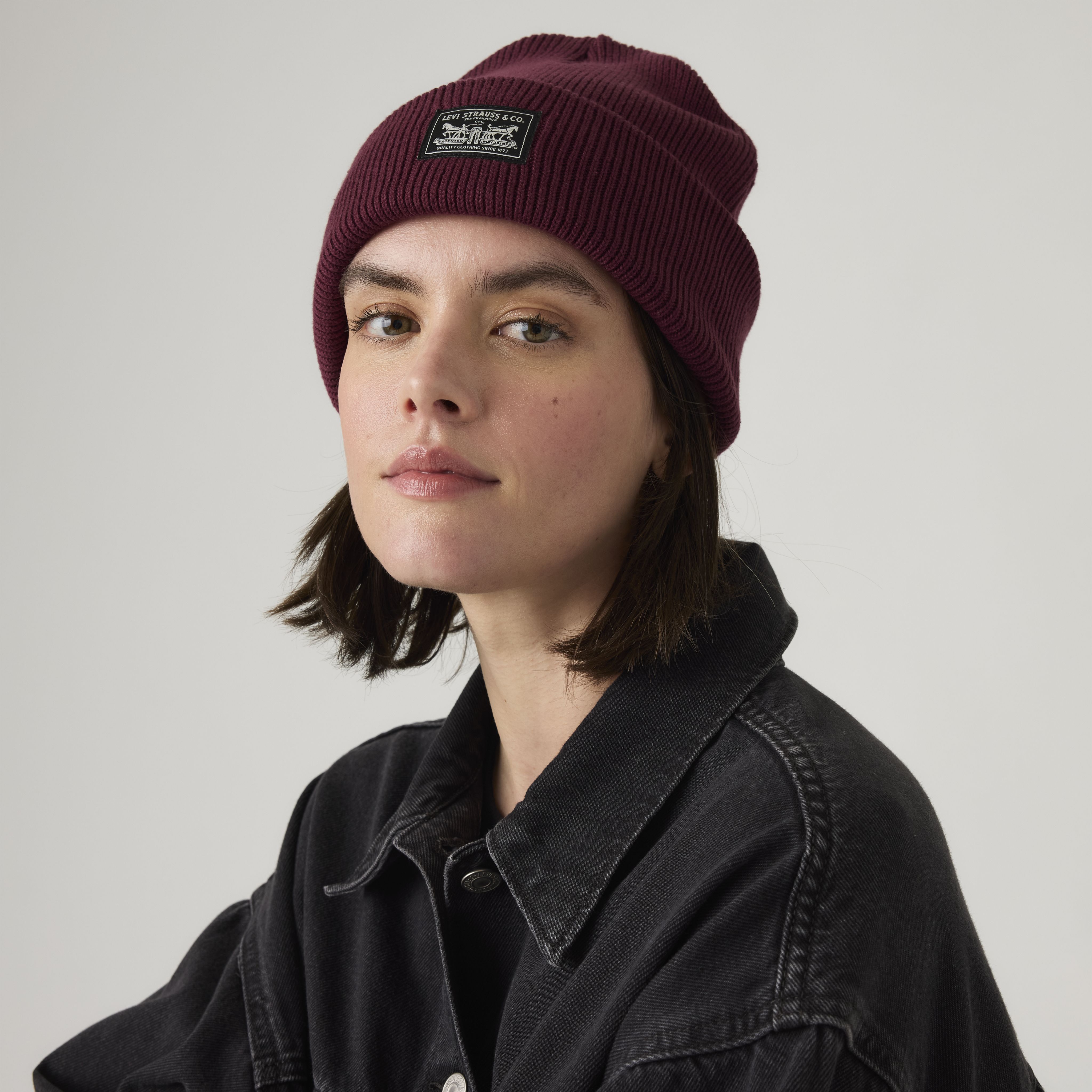 Czapka beanie z naszywką 1