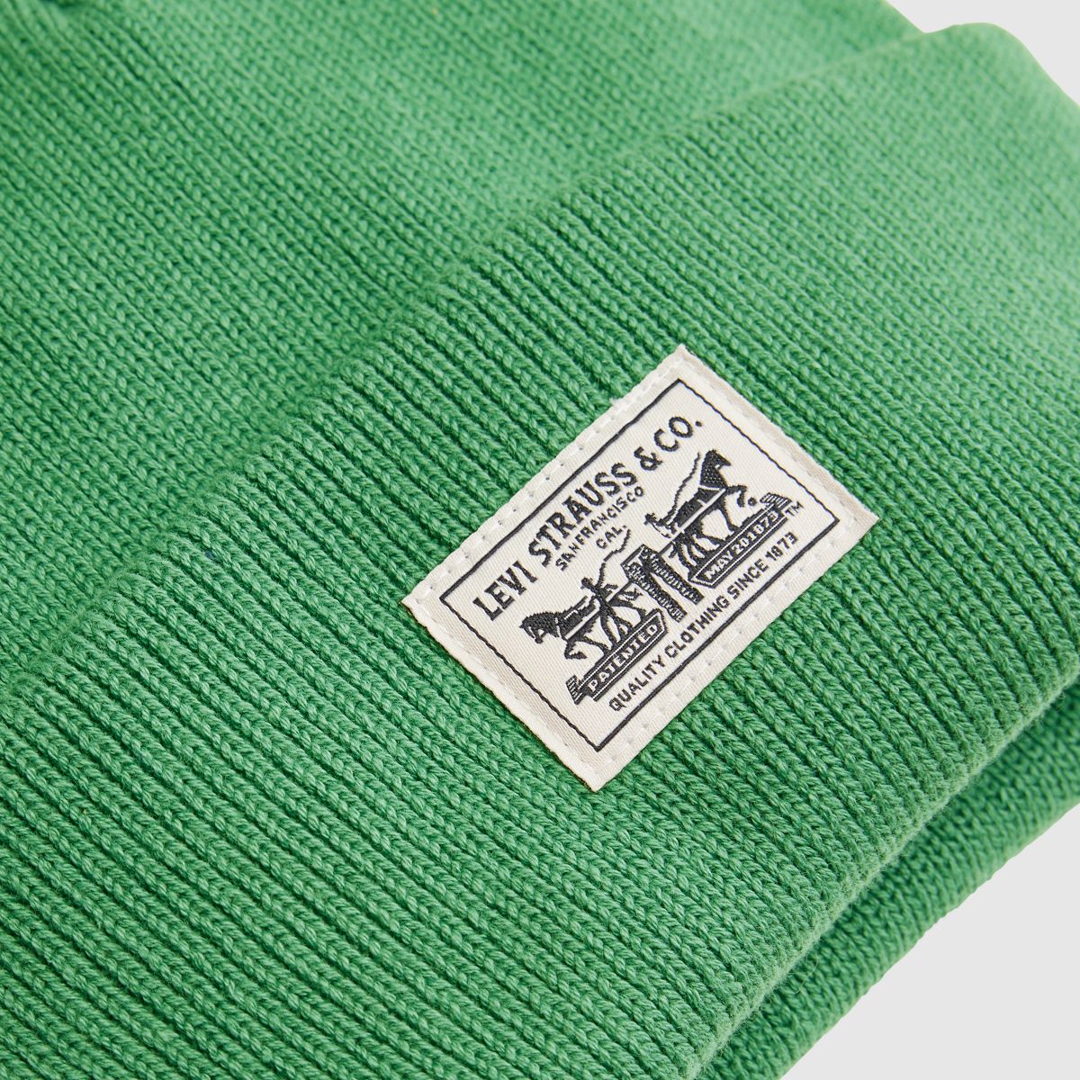 Levi's® Backpatch Beanie — Pine Green - Green