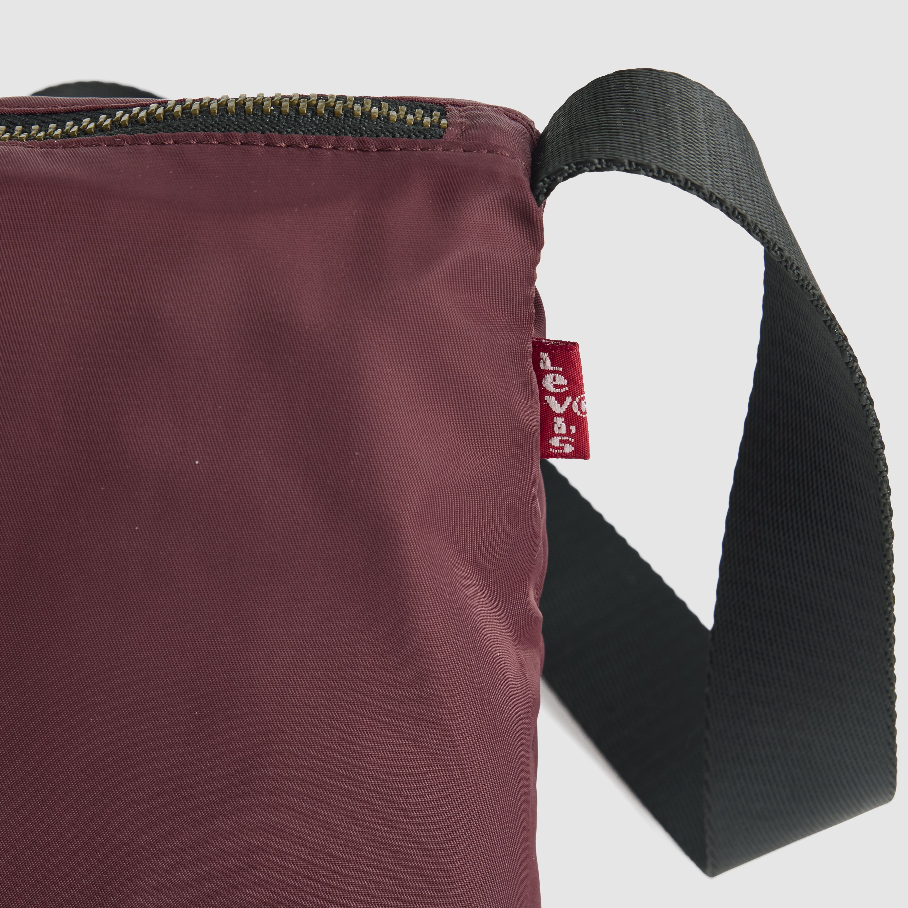 Levi's® Ali liten axelremsväska 4