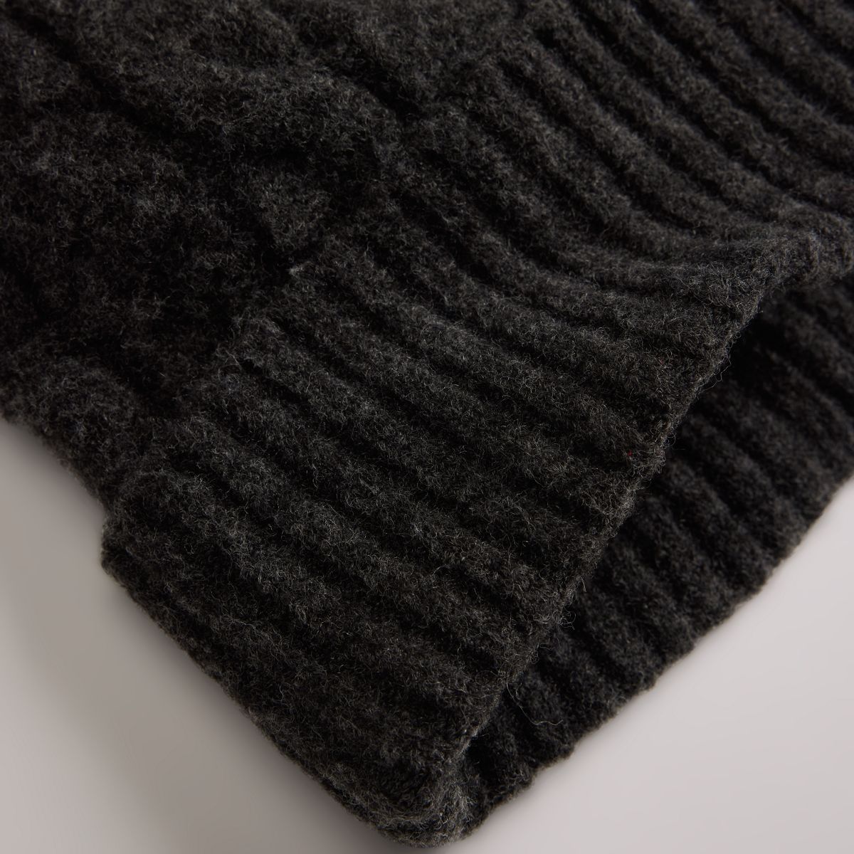 Holiday Cable-Knit Backpatch Beanie — Light Heather Grey - Black