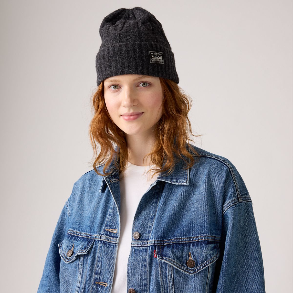 Holiday Cable-Knit Backpatch Beanie — Light Heather Grey - Black