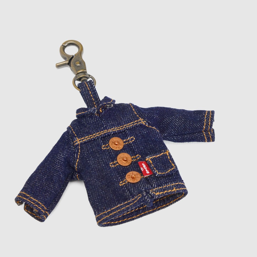 Levi's Trucker Jacket Bag Charm In Ocean Indigo Wash