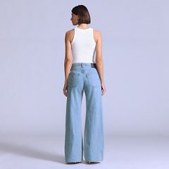Women's Carve Jeans — Roadie Made of Japan - Light Wash 4