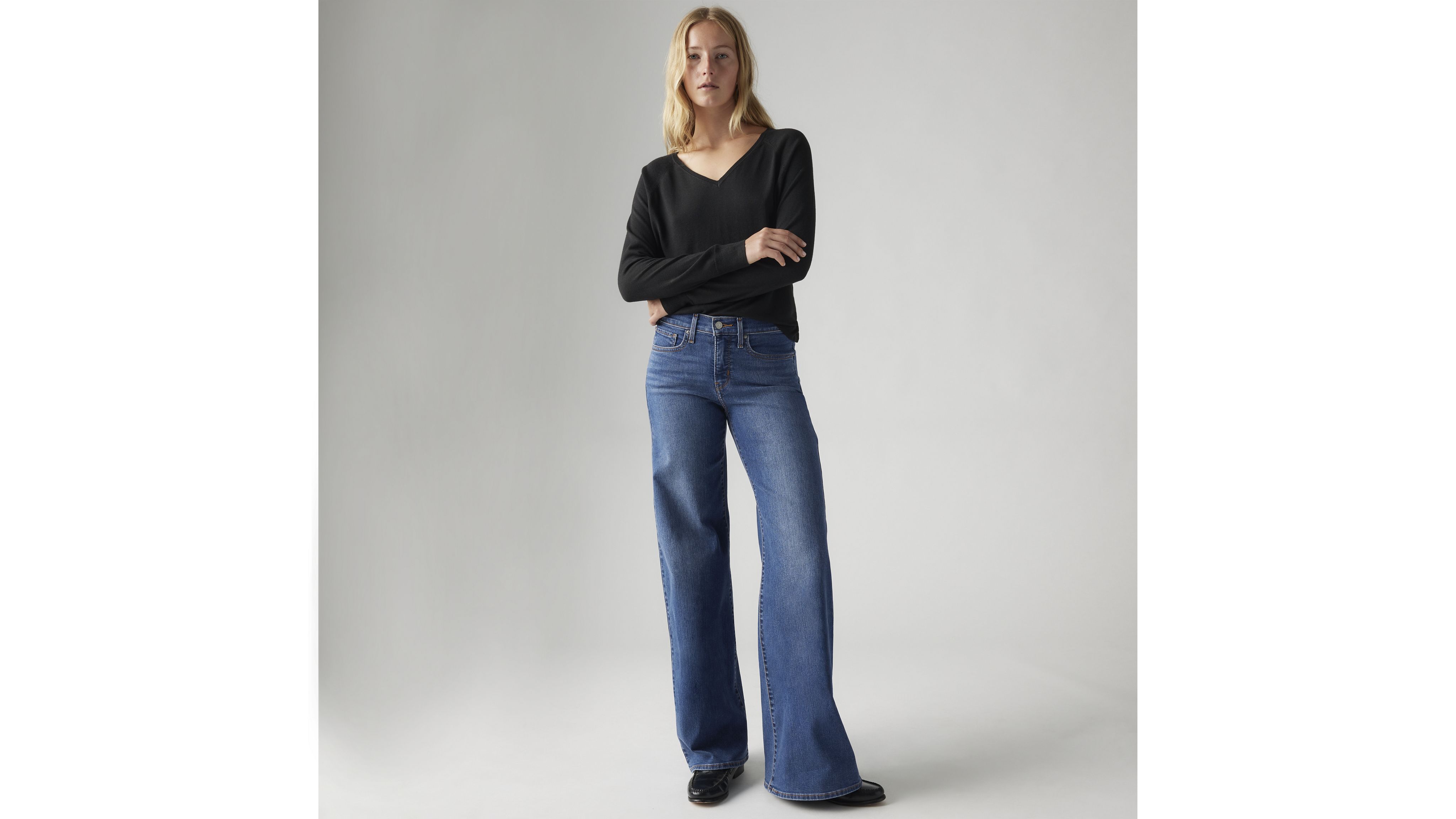 Jean 318 jambe large moulant pour femme 1