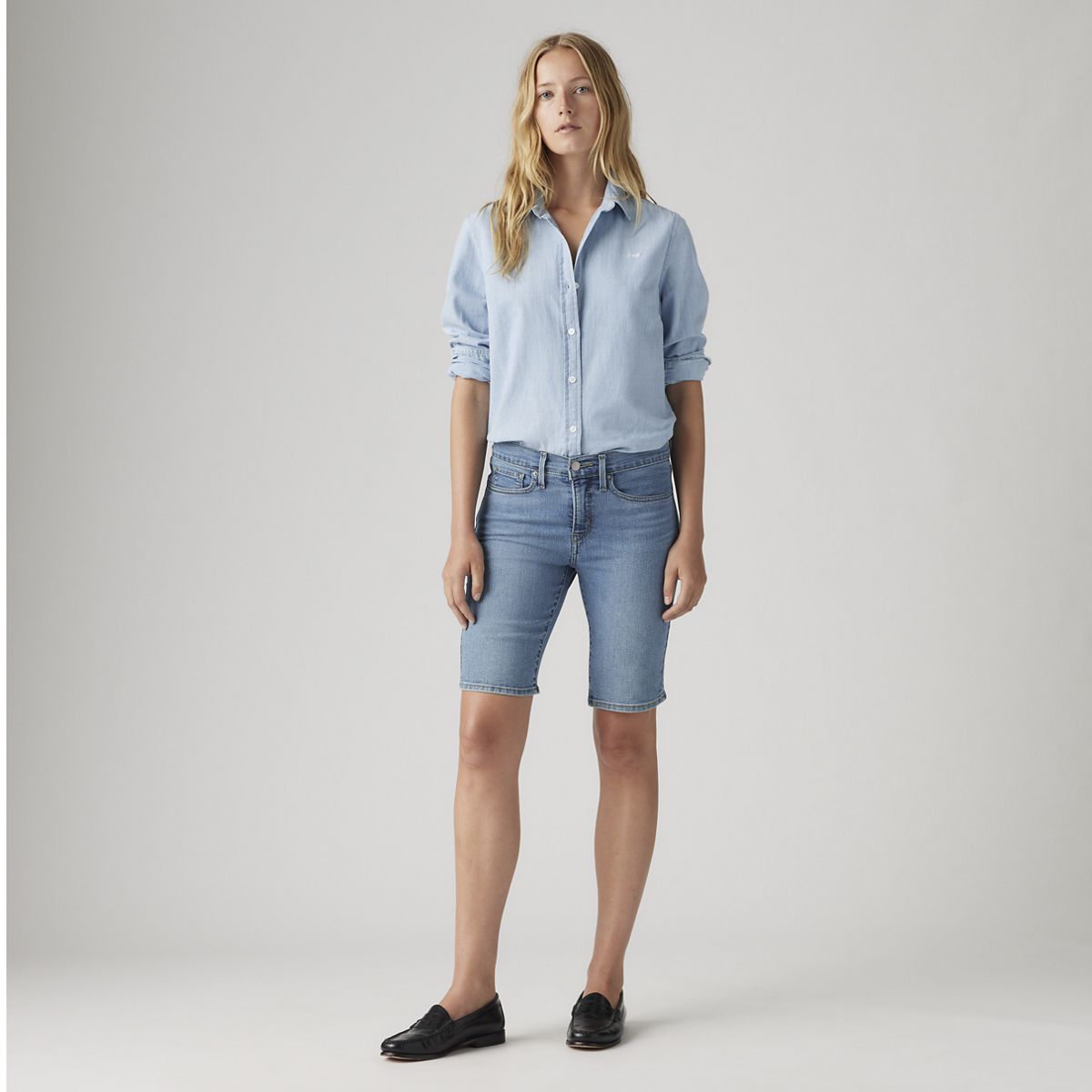 Shaping Bermuda Women's Shorts — Camp Denim Short - Medium Wash