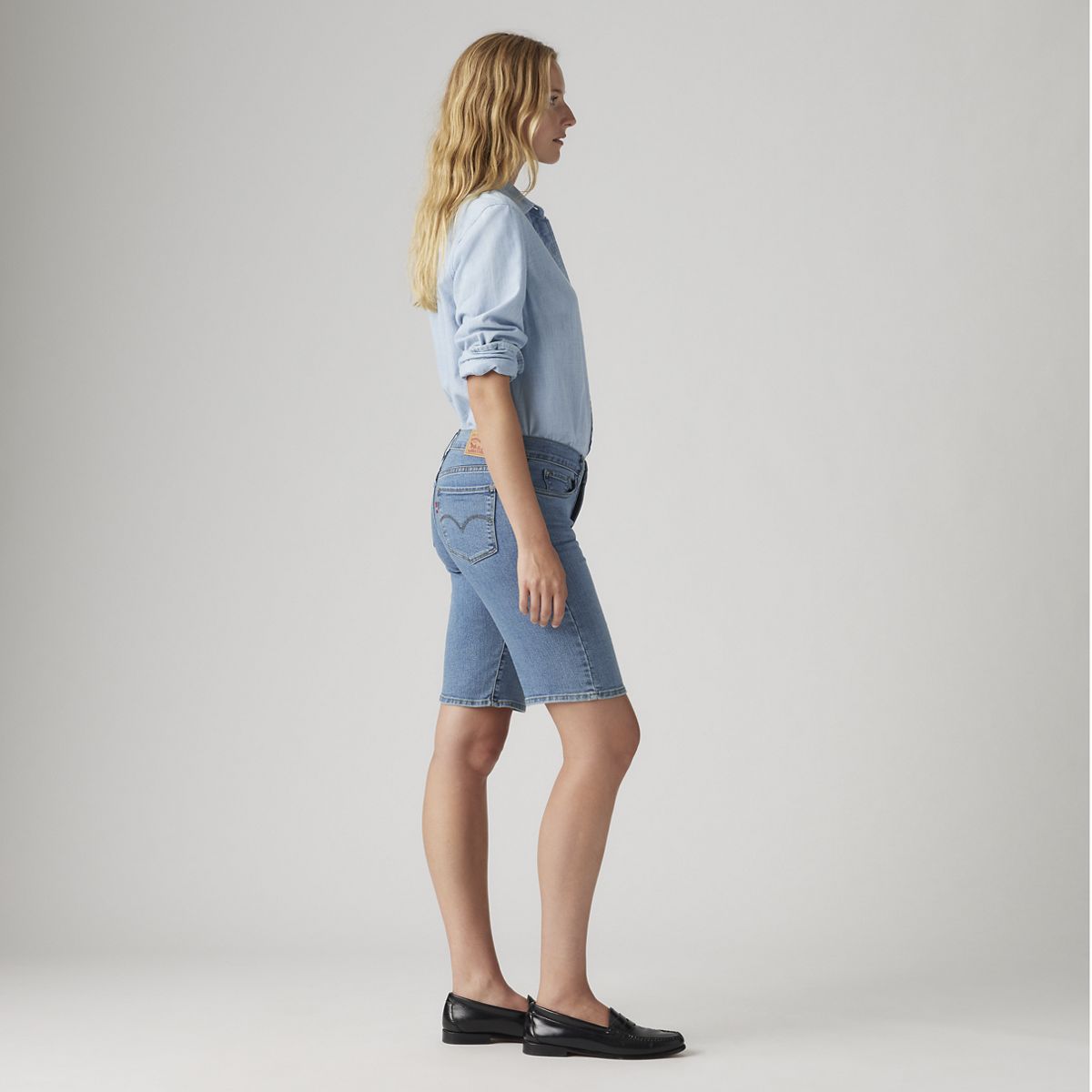 Shaping Bermuda Women's Shorts — Camp Denim Short - Medium Wash