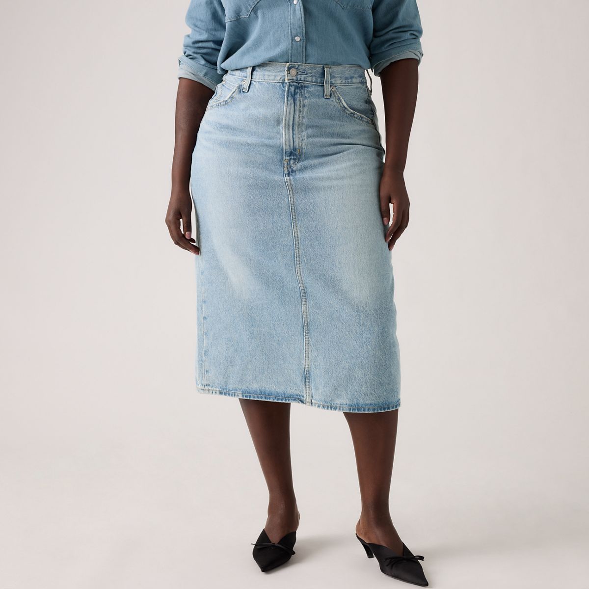 High Rise Slit Skirt — Riveting Clean Hem - Light Wash
