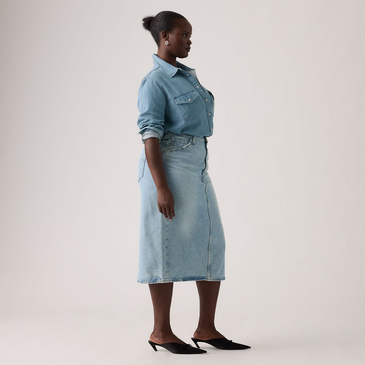 High Rise Slit Skirt — Riveting Clean Hem - Light Wash