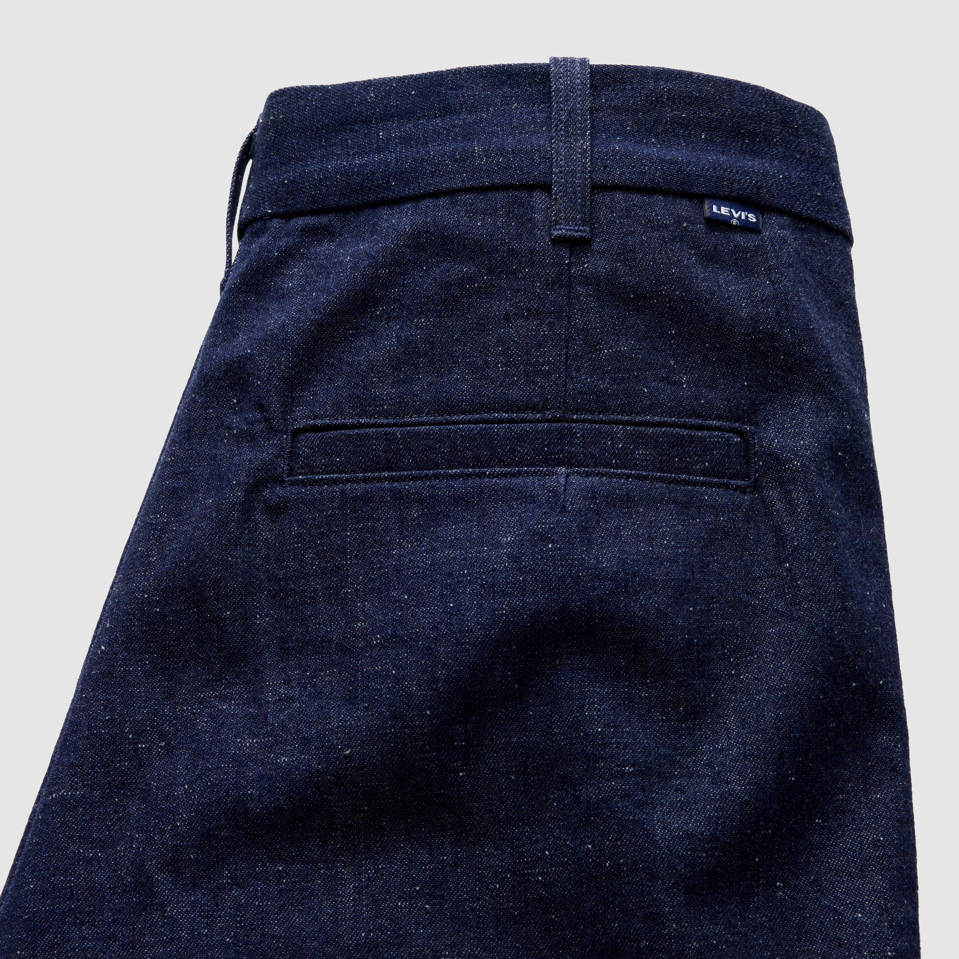 Pantalón en denim con pinzas 9