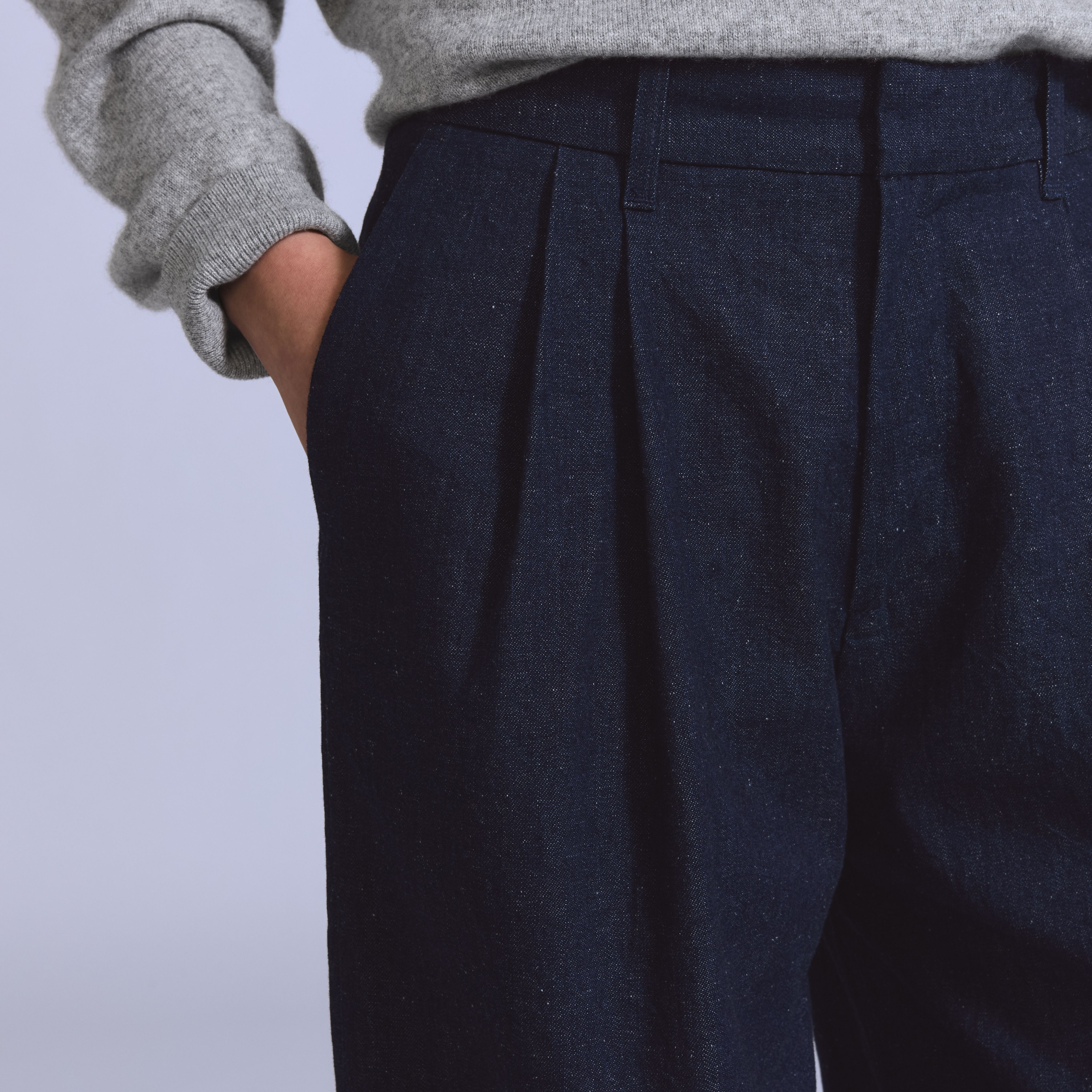 Pantalón en denim con pinzas 2