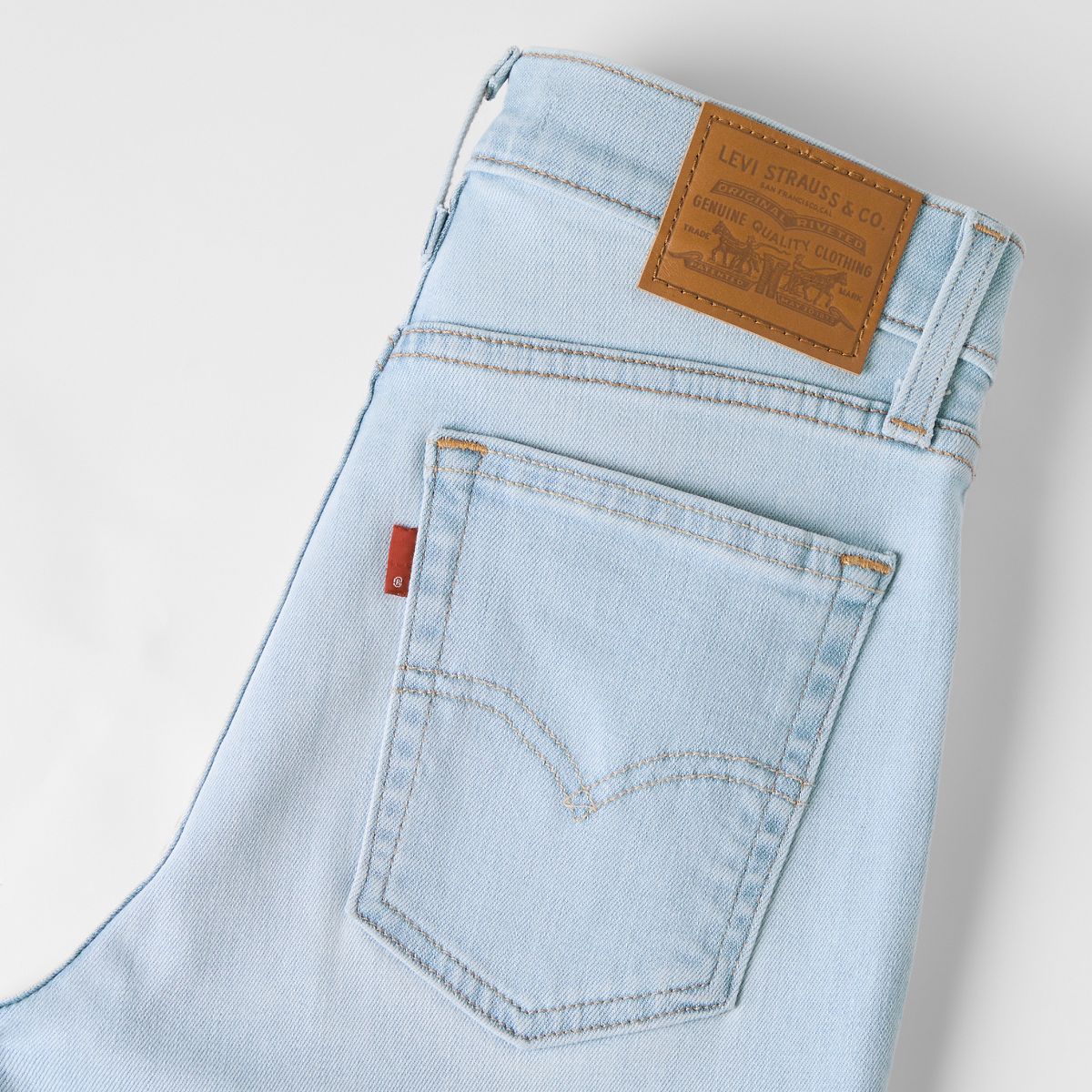 722 High-Rise Slim Women's Jeans — True Blue Light - Light Wash