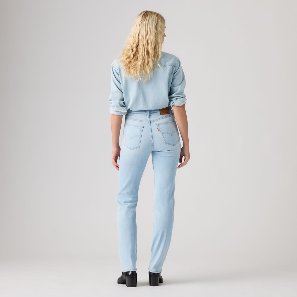 722 High-Rise Slim Women's Jeans — True Blue Light - Light Wash