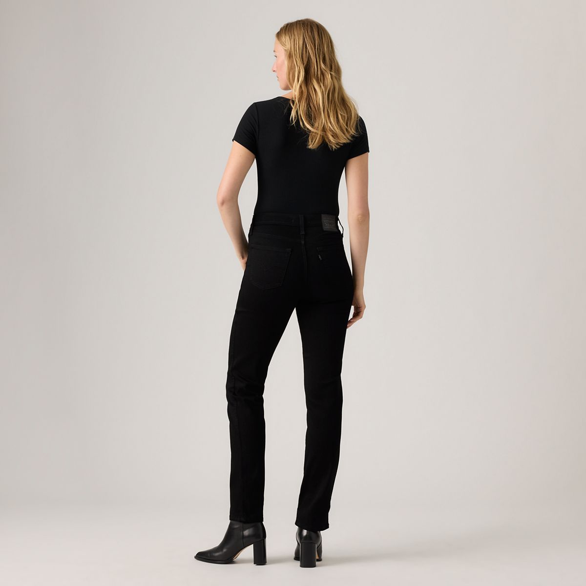 724 High Rise Straight Women's Jeans — Soft Black