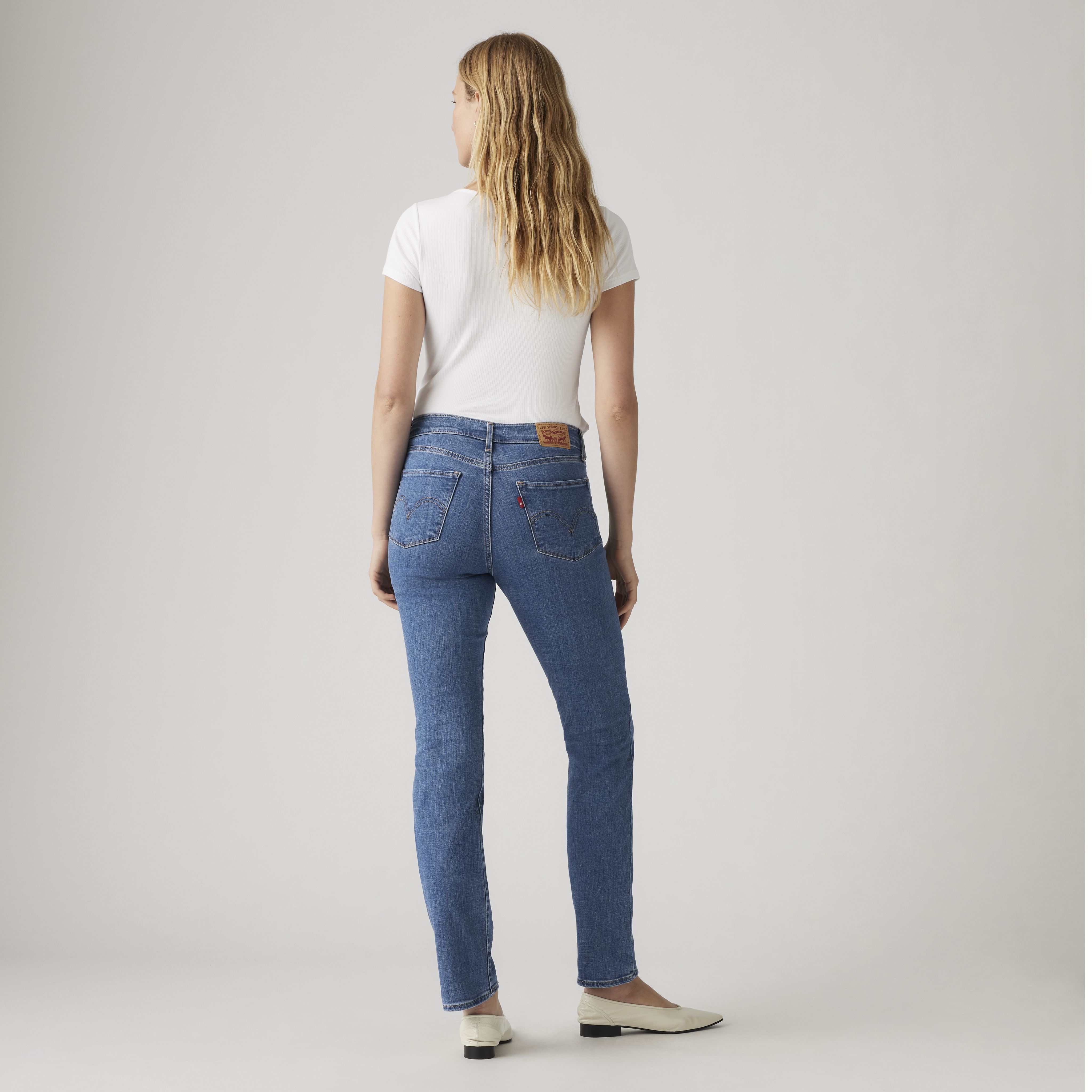 Classic Straight Fit Women's Jeans 3