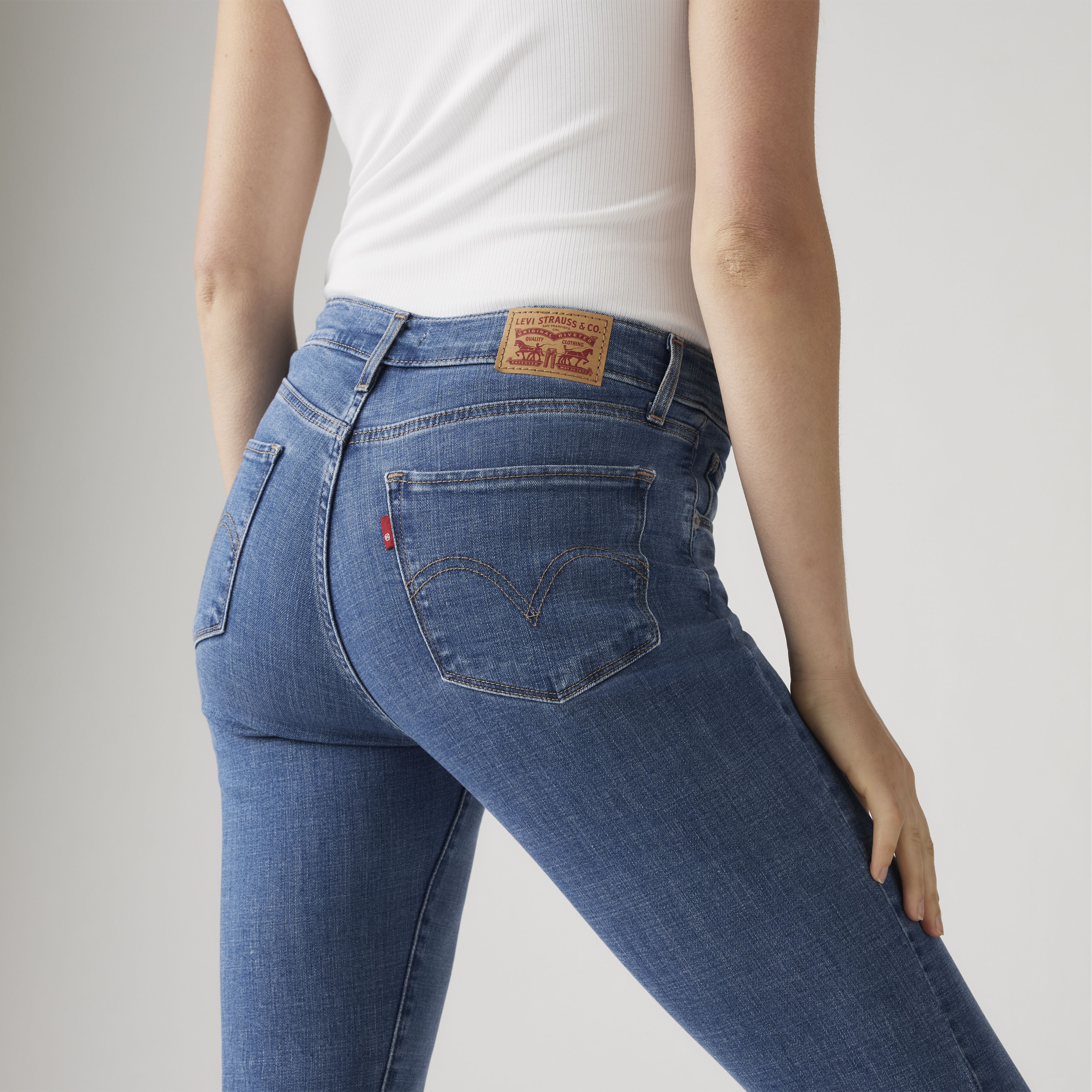 Classic Straight Fit Women's Jeans 4