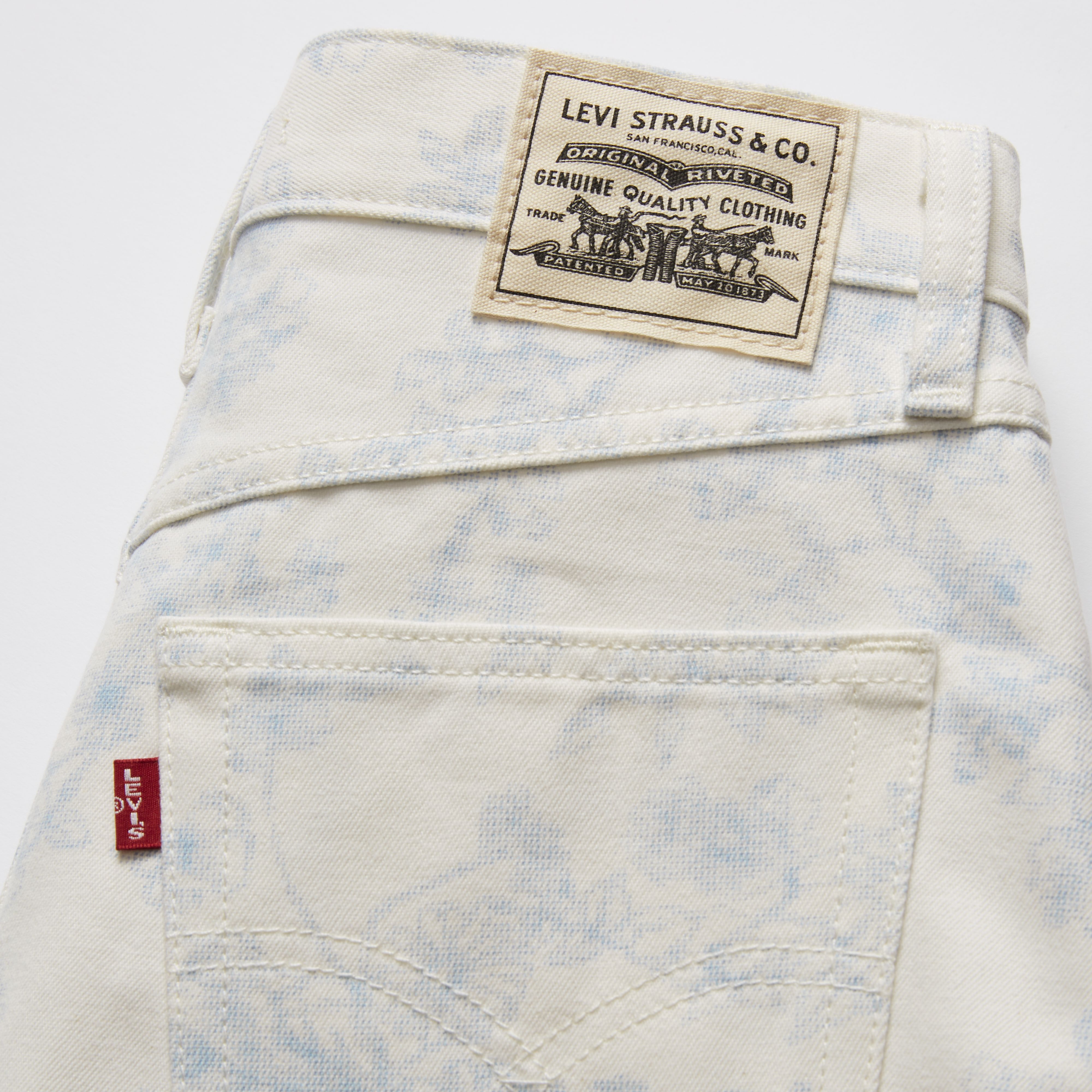 Levi's® WellThread® 80's Mom Shorts 7