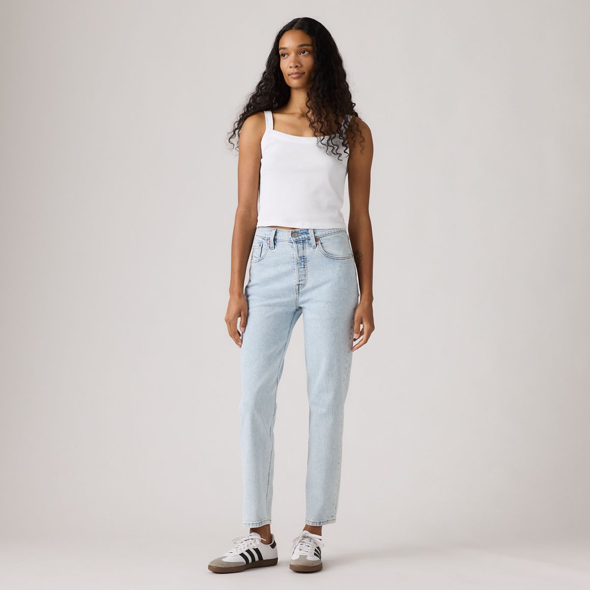 501® Crop Lightweight Jeans — Curious Dawn Lightweight - Light Wash